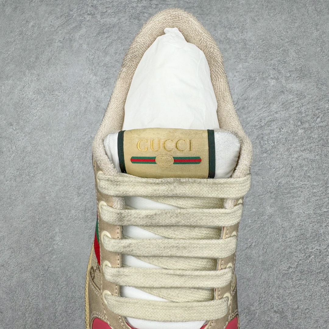 图片[5]-零售💰410 ＃M纯原 Gucci Screener sneaker 古驰双G小脏鞋系列复古怀旧校园风低帮板鞋 全套原楦原纸版原鞋开模 全网最具灵魂的版型 鞋头上翘1.6CM 后跟自然弧度内收 双G珐琅 条纹清晰 原厂五金带3M反光 原装意大利进口里外全皮 纯手工水洗做旧处理 侧面条纹饰带 原厂定制 零串色零起毛 大底防滑网格由里到外大小逐渐递减 原厂数据电绣 清晰立体 多边形闪钻大小一致带光泽 全鞋电脑针车 紧密相连 针距密度一致 环保乳胶注塑鞋垫 厚度脚感还原原版 皮面裁剪部位 统一油边封口工艺 大底组合零偏差 挑战各种艺术家 右脚鞋侧嵌入NFC防伪芯片装置＋鞋盒标二唯码扫描 秒进官网 专柜全套包装 防尘袋 说明书 质保卡 购物袋 Size：35 36 37 38 39 40 41 42 43 44 45 编码：by4936010-运动鞋