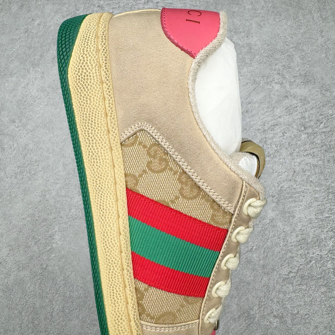 图片[6]-零售💰410 ＃M纯原 Gucci Screener sneaker 古驰双G小脏鞋系列复古怀旧校园风低帮板鞋 全套原楦原纸版原鞋开模 全网最具灵魂的版型 鞋头上翘1.6CM 后跟自然弧度内收 双G珐琅 条纹清晰 原厂五金带3M反光 原装意大利进口里外全皮 纯手工水洗做旧处理 侧面条纹饰带 原厂定制 零串色零起毛 大底防滑网格由里到外大小逐渐递减 原厂数据电绣 清晰立体 多边形闪钻大小一致带光泽 全鞋电脑针车 紧密相连 针距密度一致 环保乳胶注塑鞋垫 厚度脚感还原原版 皮面裁剪部位 统一油边封口工艺 大底组合零偏差 挑战各种艺术家 右脚鞋侧嵌入NFC防伪芯片装置＋鞋盒标二唯码扫描 秒进官网 专柜全套包装 防尘袋 说明书 质保卡 购物袋 Size：35 36 37 38 39 40 41 42 43 44 45 编码：by4936010-运动鞋