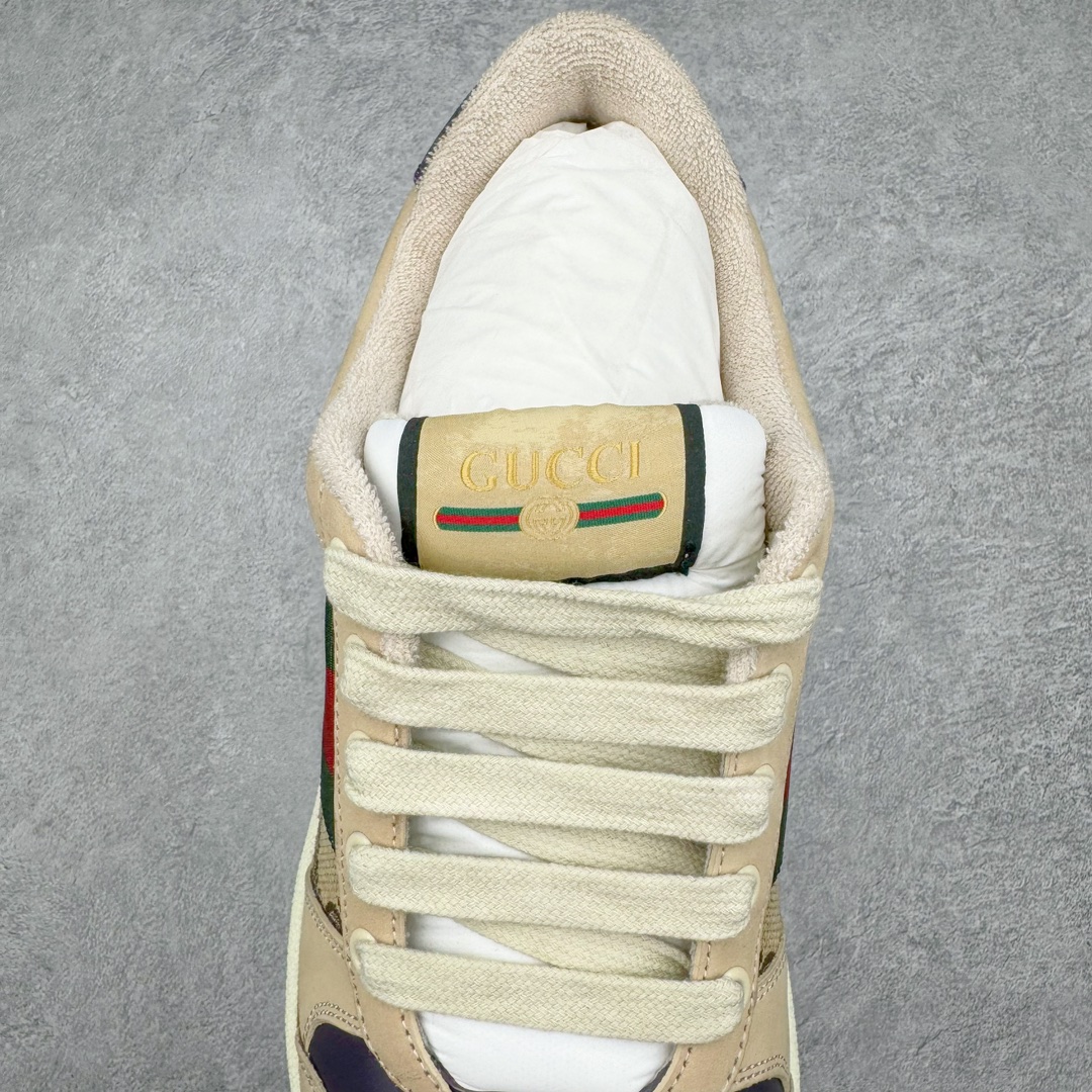 图片[5]-零售💰410 ＃M纯原 Gucci Screener sneaker 古驰双G小脏鞋系列复古怀旧校园风低帮板鞋 全套原楦原纸版原鞋开模 全网最具灵魂的版型 鞋头上翘1.6CM 后跟自然弧度内收 双G珐琅 条纹清晰 原厂五金带3M反光 原装意大利进口里外全皮 纯手工水洗做旧处理 侧面条纹饰带 原厂定制 零串色零起毛 大底防滑网格由里到外大小逐渐递减 原厂数据电绣 清晰立体 多边形闪钻大小一致带光泽 全鞋电脑针车 紧密相连 针距密度一致 环保乳胶注塑鞋垫 厚度脚感还原原版 皮面裁剪部位 统一油边封口工艺 大底组合零偏差 挑战各种艺术家 右脚鞋侧嵌入NFC防伪芯片装置＋鞋盒标二唯码扫描 秒进官网 专柜全套包装 防尘袋 说明书 质保卡 购物袋 Size：35 36 37 38 39 40 41 42 43 44 45 编码：by4936010-运动鞋