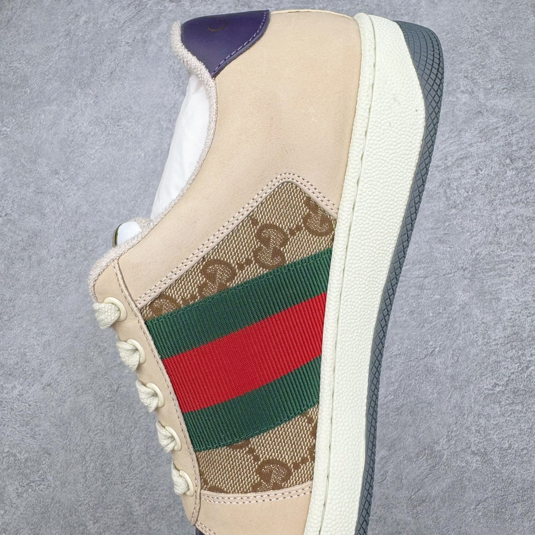 图片[7]-零售💰410 ＃M纯原 Gucci Screener sneaker 古驰双G小脏鞋系列复古怀旧校园风低帮板鞋 全套原楦原纸版原鞋开模 全网最具灵魂的版型 鞋头上翘1.6CM 后跟自然弧度内收 双G珐琅 条纹清晰 原厂五金带3M反光 原装意大利进口里外全皮 纯手工水洗做旧处理 侧面条纹饰带 原厂定制 零串色零起毛 大底防滑网格由里到外大小逐渐递减 原厂数据电绣 清晰立体 多边形闪钻大小一致带光泽 全鞋电脑针车 紧密相连 针距密度一致 环保乳胶注塑鞋垫 厚度脚感还原原版 皮面裁剪部位 统一油边封口工艺 大底组合零偏差 挑战各种艺术家 右脚鞋侧嵌入NFC防伪芯片装置＋鞋盒标二唯码扫描 秒进官网 专柜全套包装 防尘袋 说明书 质保卡 购物袋 Size：35 36 37 38 39 40 41 42 43 44 45 编码：by4936010-运动鞋