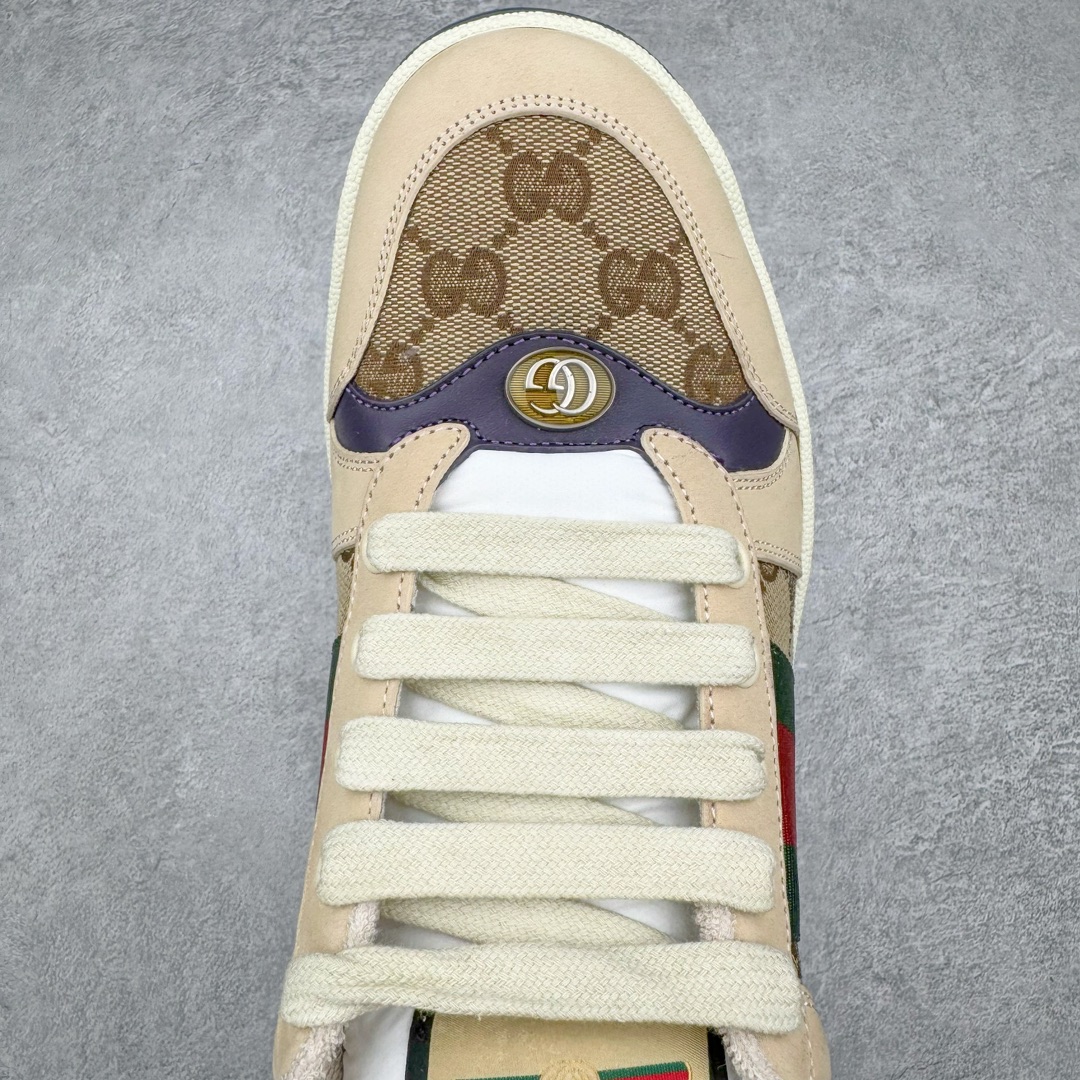 图片[4]-零售💰410 ＃M纯原 Gucci Screener sneaker 古驰双G小脏鞋系列复古怀旧校园风低帮板鞋 全套原楦原纸版原鞋开模 全网最具灵魂的版型 鞋头上翘1.6CM 后跟自然弧度内收 双G珐琅 条纹清晰 原厂五金带3M反光 原装意大利进口里外全皮 纯手工水洗做旧处理 侧面条纹饰带 原厂定制 零串色零起毛 大底防滑网格由里到外大小逐渐递减 原厂数据电绣 清晰立体 多边形闪钻大小一致带光泽 全鞋电脑针车 紧密相连 针距密度一致 环保乳胶注塑鞋垫 厚度脚感还原原版 皮面裁剪部位 统一油边封口工艺 大底组合零偏差 挑战各种艺术家 右脚鞋侧嵌入NFC防伪芯片装置＋鞋盒标二唯码扫描 秒进官网 专柜全套包装 防尘袋 说明书 质保卡 购物袋 Size：35 36 37 38 39 40 41 42 43 44 45 编码：by4936010-运动鞋