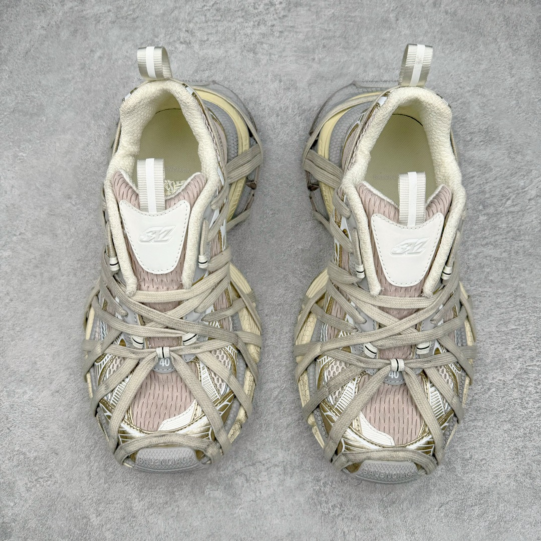 图片[2]-＃纯原 BALENCIAGA 3XL Sneakers 巴黎世家十代网布系带低帮走秀复古老爹鞋 全套原纸板楦头开发 最原汁原味的灵魂版型 全鞋荧光划线卡点 胶水把控整洁度追求极致完美 每一双都是工艺品 多重QC质检 超越公司货的品控标准 实实在在的免检产品 原盒原配 正确字体电绣 粗细、位置、大小正确 侧边TPU 透气孔匹配意产原版 正确分离大底 TPU软底 原版一致大底LOGO 立体感十足 原厂皮料水洗做旧 采购原厂网纱 不含皮革 网布材料和聚氨酯 磨损效果 鞋头边缘和后帮 Balenciaga 徽标 鞋面和后跟凸印尺码 鞋舌 3XL 橡胶品牌标识和反光细节 鞋帮拉袢和鞋舌拉祥 配反光细节 备用鞋带在鞋履前侧 可在穿着前取下 便于不同造型搭配 偏大一码 尺码：35 36 37 38 39 40 41 42 43 44 45 46-选品中心