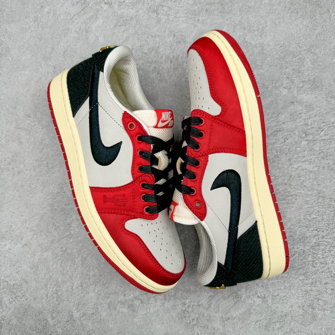 图片[3]-零售💰320 ＃DT纯原 Trophy Room x Air Jordan AJ1 Low 低帮 乔丹之子联名白黑红 FN0432-100 市面唯一纯原级别 完美零毛边处理 原厂内置全掌气垫 价格定位良心 几十个配色陆续出 平台专用代工流水线出品 一眼公司既视感 拿到手的一瞬间就与众不同 碾压市面所有版本 认准细节 全部原鞋开发 每一个配色都会采购原鞋确认细节 打破市面看图做货无好货之说 细节精确 所有配色原数据档案开发 尺码：35.5 36 37.5 38 38.5 39 40 40.5 41 42 42.5 43 44 44.5 45 46 编码：by3936020-运动鞋