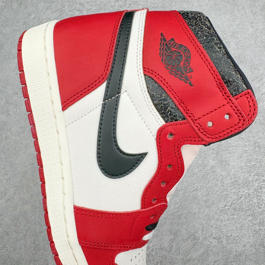 图片[6]-零售💰540 ＃Ljr特供 Air Jordan AJ1 Retro High 高帮芝加哥做旧氧化 DZ5485-612 全新改良批次 圈内最强倒钩系列 恪守真诚 承诺混一赔十 高端零售裸鞋圈特供批次 SZ原厂全套原楦原纸板冲刀磨具开发 原厂皮料加持 原厂港宝加持定型后跟R度完美 同源原厂电绣 飞翼针数密度立体效果一致 百分百一致原鞋 原厂拉帮工艺 针距密度一致 后跟弧度收口自然不对折 极致一眼正品既视感 进口玻璃冲刀皮料裁剪零毛边 全鞋电脑针车工艺 品控清洁度最高QC检验标准 免检产品 原厂订购鞋盒、鞋标、防尘纸、鞋撑、鞋带 追求极致的原厂味道 SIZE：40.5 41 42 42.5 43 44 44.5 45 46 47.5 48.5 编码：by5936040-运动鞋