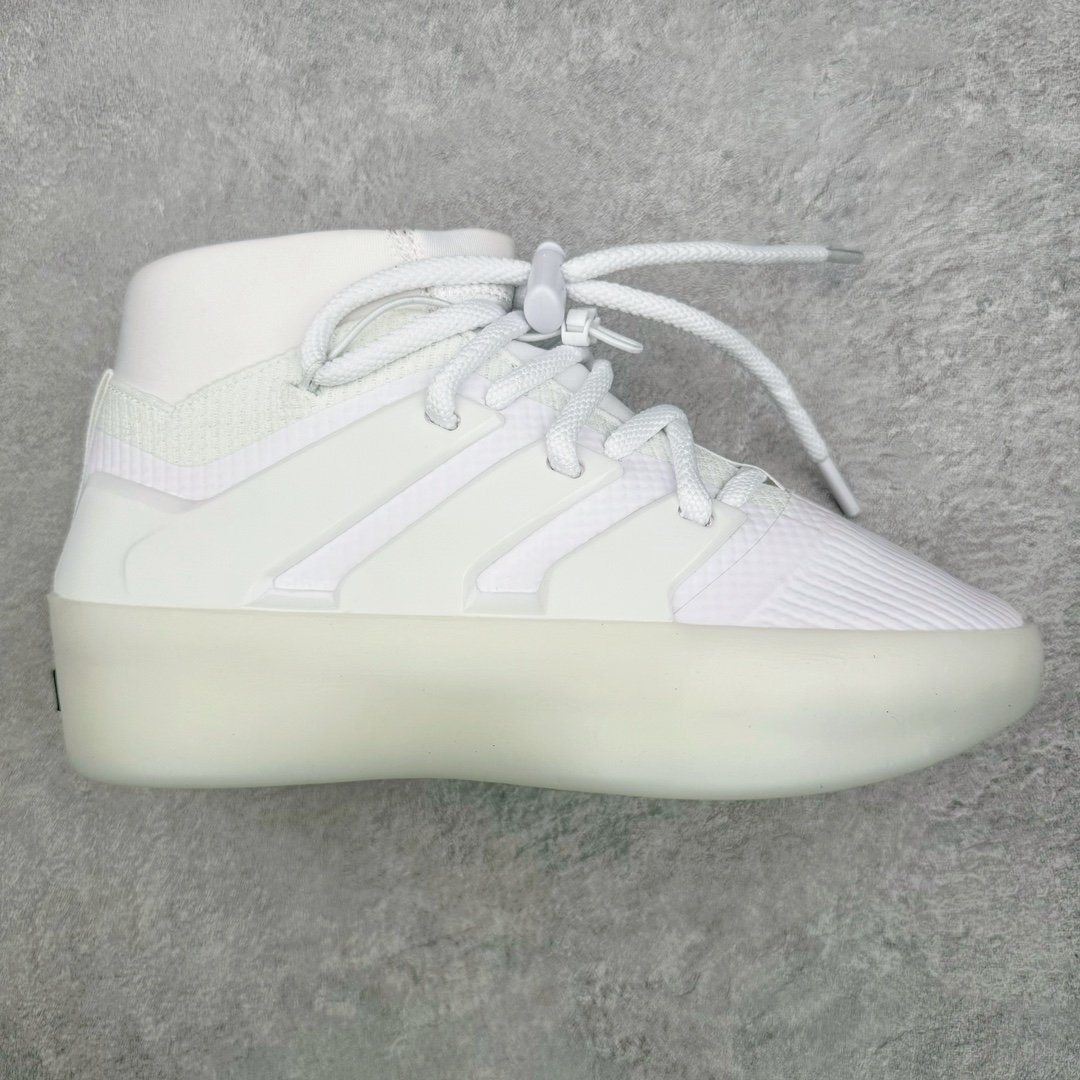 零售💰460 ＃KW纯原 Fear of God Athletics x Adidas Basketball FOG联名高帮篮球鞋 IE6188 年度大戏 匠心打造 开发时长超过半年 独家私模百万磨具冲刀加持 广硕原厂全套原纸板楦头开发 原厂特供皮料加持 确保原汁原味 Jerry Lorenzo备受期待的Fear of God Athletics I Basketball系列首发推出 恰如其分地命名为\”The One\”终于首次亮相 此次发布的焦点是迷人的 Carbon 碳黑配色 无缝融合了时尚和运动领域 为了体现Fear of God的独特风格 I Basketball通过时尚的低帮和独特的半透明橡胶外底展示其身份 同时以优质针织鞋面搭配氯丁橡胶鞋领和脚踝松紧绳 提升舒适度和灵活性 外搭TPU薄膜覆面 搭配Lightstrike中底 缔造顶级舒适度 该设计融入了标志性元素 如3条纹模鞋侧支撑 灵感来自Adidas三道杆 其他细节包括鞋头上的浮雕Adidas标志和鞋跟上的黑条 带有Fear of God标志 SIZE：36 36.5 37.5 38 38.5 39 40 40.5 41 42 42.5 43 44 44.5 45 46 47 编码：Xby4936060-运动鞋