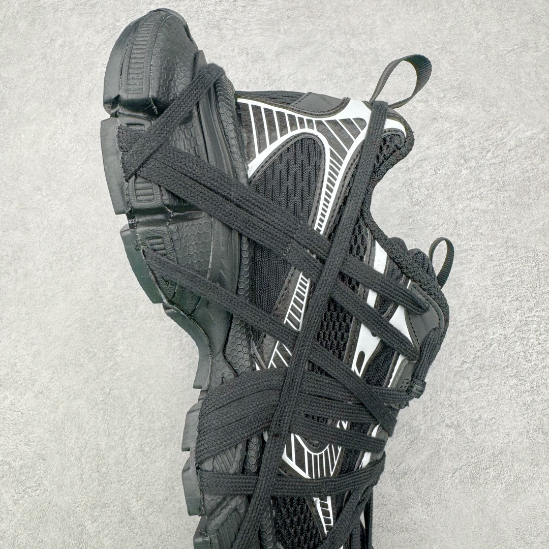 图片[6]-＃纯原 BALENCIAGA 3XL Sneakers 巴黎世家十代网布系带低帮走秀复古老爹鞋 全套原纸板楦头开发 最原汁原味的灵魂版型 全鞋荧光划线卡点 胶水把控整洁度追求极致完美 每一双都是工艺品 多重QC质检 超越公司货的品控标准 实实在在的免检产品 原盒原配 正确字体电绣 粗细、位置、大小正确 侧边TPU 透气孔匹配意产原版 正确分离大底 TPU软底 原版一致大底LOGO 立体感十足 原厂皮料水洗做旧 采购原厂网纱 不含皮革 网布材料和聚氨酯 磨损效果 鞋头边缘和后帮 Balenciaga 徽标 鞋面和后跟凸印尺码 鞋舌 3XL 橡胶品牌标识和反光细节 鞋帮拉袢和鞋舌拉祥 配反光细节 备用鞋带在鞋履前侧 可在穿着前取下 便于不同造型搭配 偏大一码 尺码：35 36 37 38 39 40 41 42 43 44 45 46-选品中心