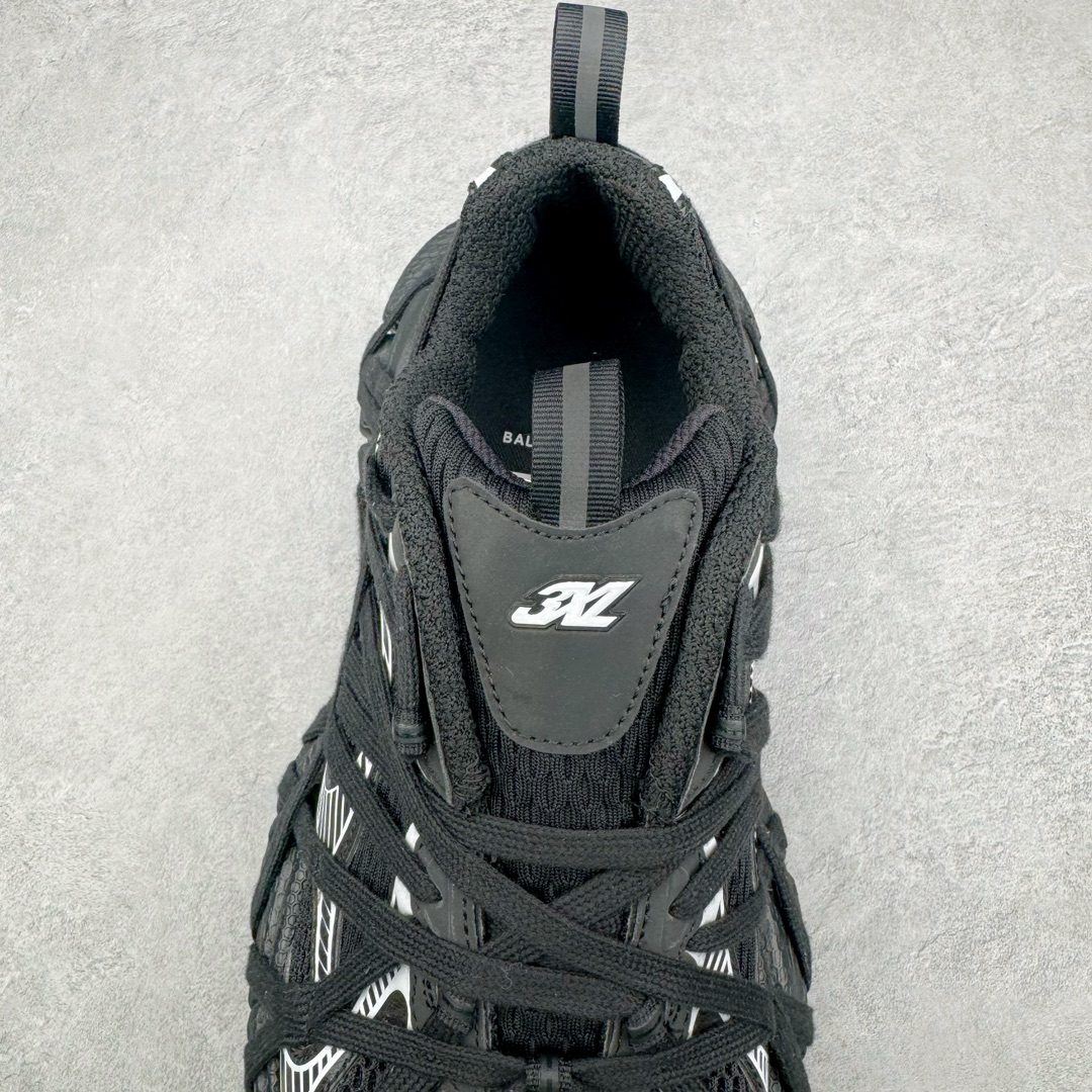 图片[5]-＃纯原 BALENCIAGA 3XL Sneakers 巴黎世家十代网布系带低帮走秀复古老爹鞋 全套原纸板楦头开发 最原汁原味的灵魂版型 全鞋荧光划线卡点 胶水把控整洁度追求极致完美 每一双都是工艺品 多重QC质检 超越公司货的品控标准 实实在在的免检产品 原盒原配 正确字体电绣 粗细、位置、大小正确 侧边TPU 透气孔匹配意产原版 正确分离大底 TPU软底 原版一致大底LOGO 立体感十足 原厂皮料水洗做旧 采购原厂网纱 不含皮革 网布材料和聚氨酯 磨损效果 鞋头边缘和后帮 Balenciaga 徽标 鞋面和后跟凸印尺码 鞋舌 3XL 橡胶品牌标识和反光细节 鞋帮拉袢和鞋舌拉祥 配反光细节 备用鞋带在鞋履前侧 可在穿着前取下 便于不同造型搭配 偏大一码 尺码：35 36 37 38 39 40 41 42 43 44 45 46-选品中心