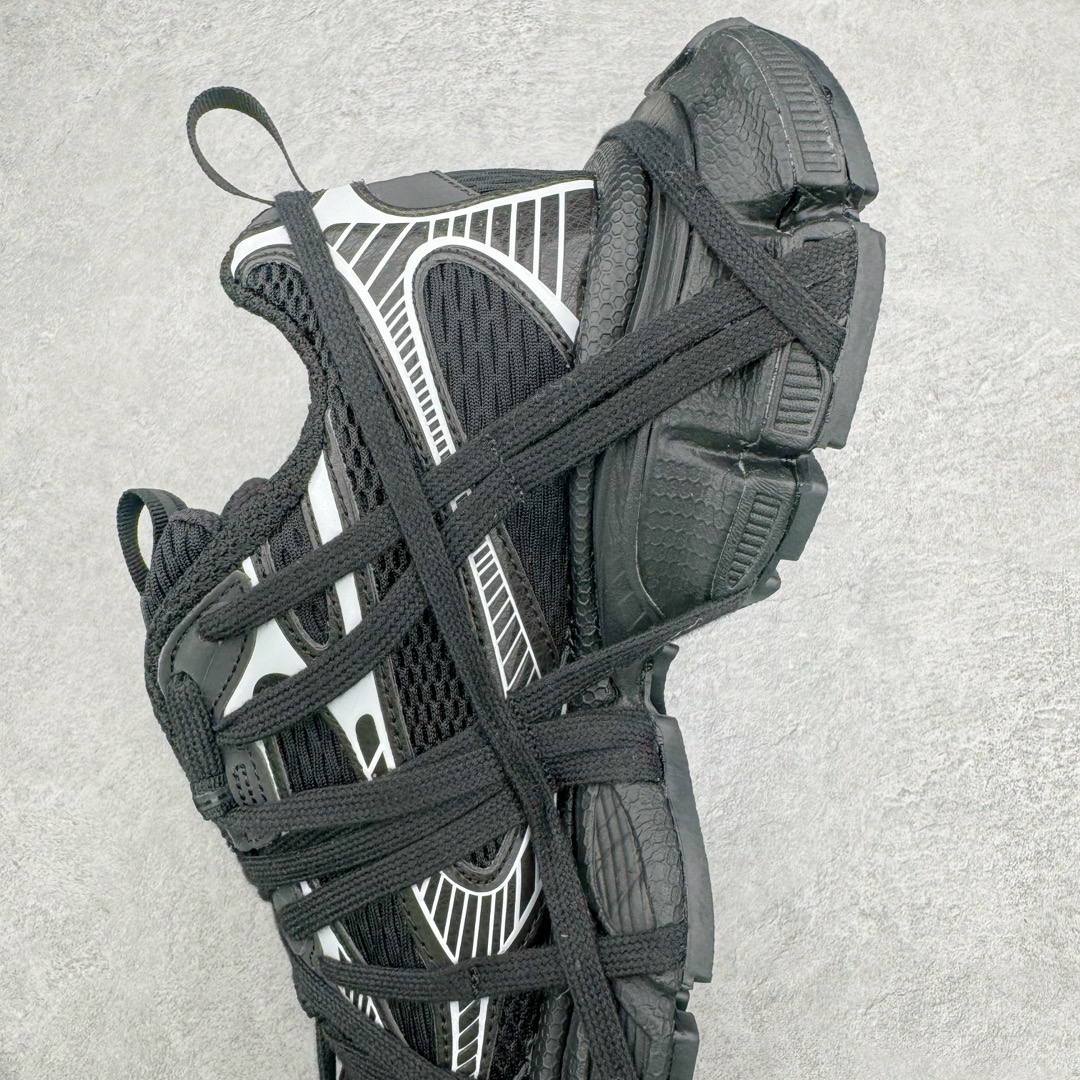 图片[7]-＃纯原 BALENCIAGA 3XL Sneakers 巴黎世家十代网布系带低帮走秀复古老爹鞋 全套原纸板楦头开发 最原汁原味的灵魂版型 全鞋荧光划线卡点 胶水把控整洁度追求极致完美 每一双都是工艺品 多重QC质检 超越公司货的品控标准 实实在在的免检产品 原盒原配 正确字体电绣 粗细、位置、大小正确 侧边TPU 透气孔匹配意产原版 正确分离大底 TPU软底 原版一致大底LOGO 立体感十足 原厂皮料水洗做旧 采购原厂网纱 不含皮革 网布材料和聚氨酯 磨损效果 鞋头边缘和后帮 Balenciaga 徽标 鞋面和后跟凸印尺码 鞋舌 3XL 橡胶品牌标识和反光细节 鞋帮拉袢和鞋舌拉祥 配反光细节 备用鞋带在鞋履前侧 可在穿着前取下 便于不同造型搭配 偏大一码 尺码：35 36 37 38 39 40 41 42 43 44 45 46-选品中心
