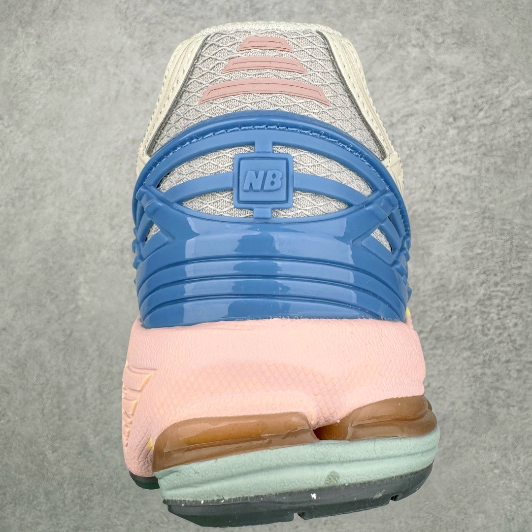 图片[8]-零售💰290 ＃DT纯原 新百伦NB New Balance M1906系列 全套原楦原纸板原厂数据开发 进口三明治网面 原装进口皮料正确绒感卡色 正确中底拉帮中底网布细节 原厂标裁 带紫光防伪 定制后跟透明水晶模块 冲裁组合 大底贴合程度胶水上色把控完美 整洁度挑战全网艺术家 多道序QC把关品质完善 匠心打造 耗时两个月开发完成 工艺极其复杂难度可想而知 新开独立私模大底 正确六层组合大底 高端零售专供产物 Size：36 37 37.5 38 38.5 39 40 40.5 41 42 42.5 43 44 45 编码：Dby2936090-运动鞋