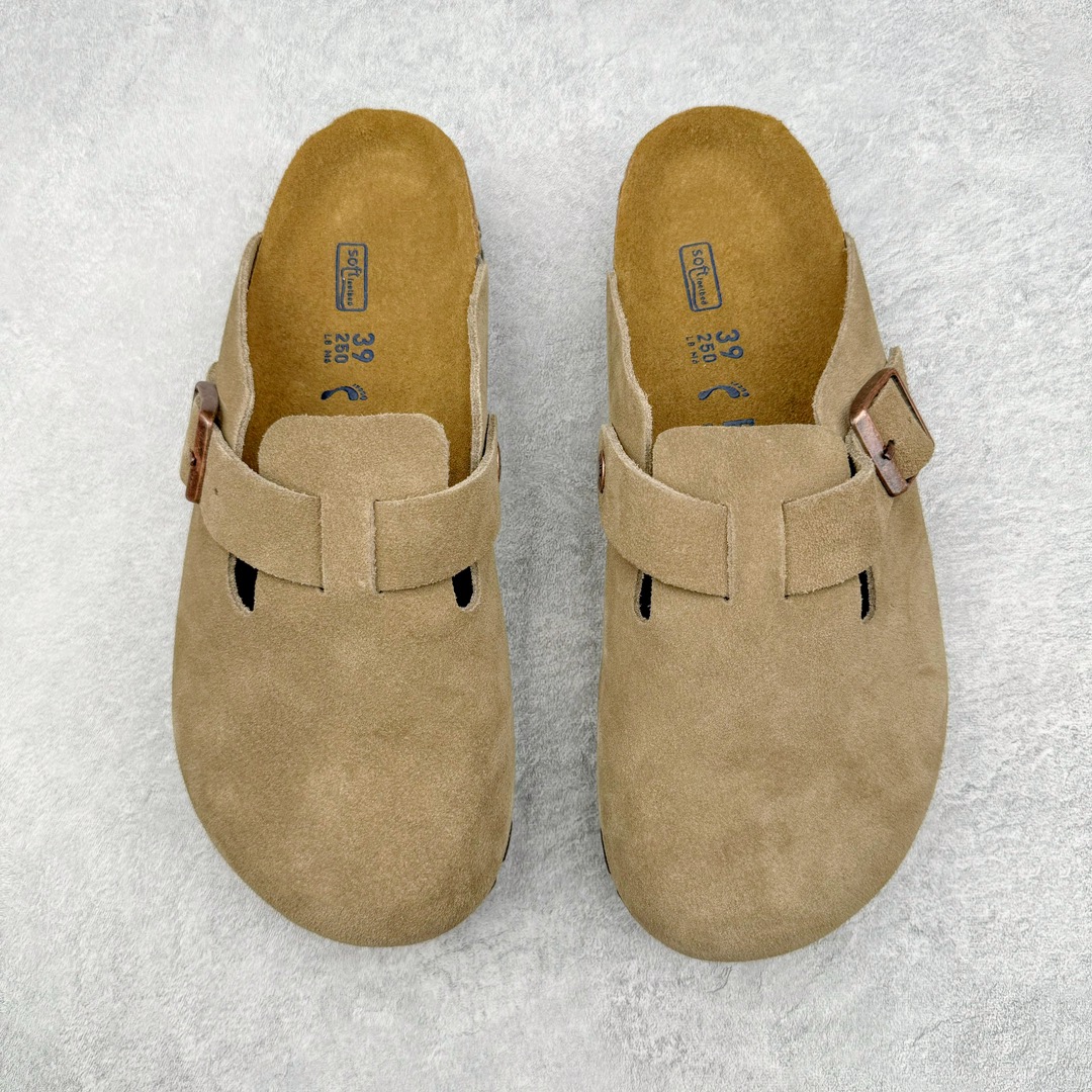 图片[2]-零售💰290 ＃SP Birkenstock Arizona 系列勃肯皮革绒面双扣时尚凉拖鞋 牛皮绒面革质地柔软 搭配可调节鞋扣提升穿着舒适度 人体工学设计分散脚部压力 保护脚踝 软木乳胶鞋床具有一定的收缩性 长时间穿着后能贴合脚型 EVA鞋底回弹性和抗张性力高 具有良好的防震、缓冲性  四季皆宜 柔软的鞋床采用额外的泡沫缓冲层 提供额外的舒适感和全天支撑 全网独家首发 源于德国的严谨工艺  牛巴戎面 中层松木 EVA 三层组合大底 优质牛皮面料五金扣 出口订单 尺码：35 36 37 38 39 40 编码：Uby2936090-运动鞋