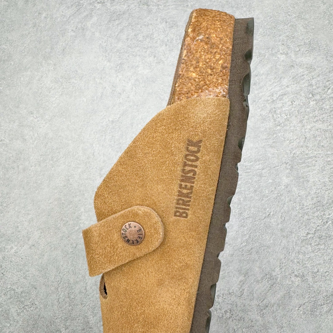 图片[7]-零售💰290 ＃SP Birkenstock Arizona 系列勃肯皮革绒面双扣时尚凉拖鞋 牛皮绒面革质地柔软 搭配可调节鞋扣提升穿着舒适度 人体工学设计分散脚部压力 保护脚踝 软木乳胶鞋床具有一定的收缩性 长时间穿着后能贴合脚型 EVA鞋底回弹性和抗张性力高 具有良好的防震、缓冲性  四季皆宜 柔软的鞋床采用额外的泡沫缓冲层 提供额外的舒适感和全天支撑 全网独家首发 源于德国的严谨工艺  牛巴戎面 中层松木 EVA 三层组合大底 优质牛皮面料五金扣 出口订单 尺码：35 36 37 38 39 40 编码：Uby2936090-运动鞋