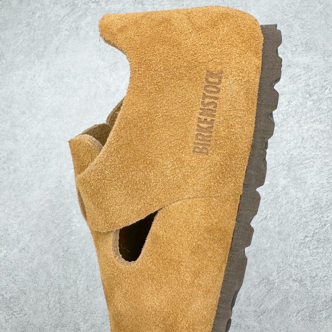 图片[7]-零售💰290 ＃SP Birkenstock Arizona 系列勃肯皮革绒面双扣时尚凉拖鞋 牛皮绒面革质地柔软 搭配可调节鞋扣提升穿着舒适度 人体工学设计分散脚部压力 保护脚踝 软木乳胶鞋床具有一定的收缩性 长时间穿着后能贴合脚型 EVA鞋底回弹性和抗张性力高 具有良好的防震、缓冲性  四季皆宜 柔软的鞋床采用额外的泡沫缓冲层 提供额外的舒适感和全天支撑 全网独家首发 源于德国的严谨工艺  牛巴戎面 中层松木 EVA 三层组合大底 优质牛皮面料五金扣 出口订单 尺码：35 36 37 38 39 40 编码：Uby2936090-运动鞋