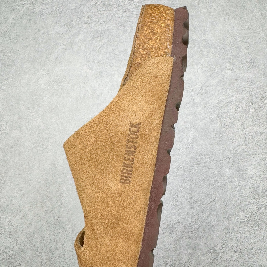 图片[7]-零售💰290 ＃SP Birkenstock Arizona 系列勃肯皮革绒面双扣时尚凉拖鞋 牛皮绒面革质地柔软 搭配可调节鞋扣提升穿着舒适度 人体工学设计分散脚部压力 保护脚踝 软木乳胶鞋床具有一定的收缩性 长时间穿着后能贴合脚型 EVA鞋底回弹性和抗张性力高 具有良好的防震、缓冲性  四季皆宜 柔软的鞋床采用额外的泡沫缓冲层 提供额外的舒适感和全天支撑 全网独家首发 源于德国的严谨工艺  牛巴戎面 中层松木 EVA 三层组合大底 优质牛皮面料五金扣 出口订单 尺码：35 36 37 38 39 40 编码：Uby2936090-运动鞋