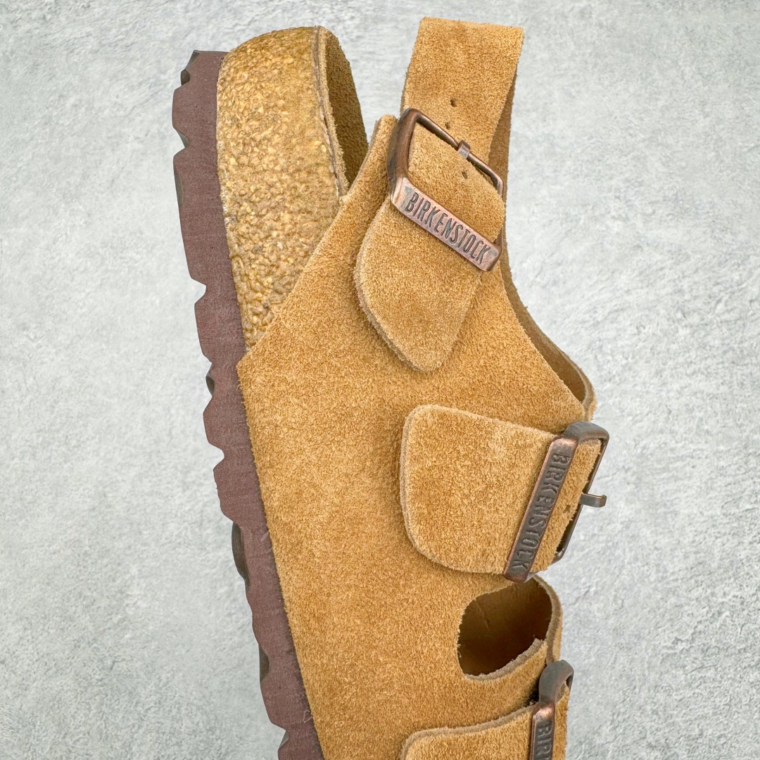 图片[6]-零售💰290 ＃SP Birkenstock Arizona 系列勃肯皮革绒面双扣时尚凉拖鞋 牛皮绒面革质地柔软 搭配可调节鞋扣提升穿着舒适度 人体工学设计分散脚部压力 保护脚踝 软木乳胶鞋床具有一定的收缩性 长时间穿着后能贴合脚型 EVA鞋底回弹性和抗张性力高 具有良好的防震、缓冲性  四季皆宜 柔软的鞋床采用额外的泡沫缓冲层 提供额外的舒适感和全天支撑 全网独家首发 源于德国的严谨工艺  牛巴戎面 中层松木 EVA 三层组合大底 优质牛皮面料五金扣 出口订单 尺码：35 36 37 38 39 40 编码：Uby2936090-运动鞋