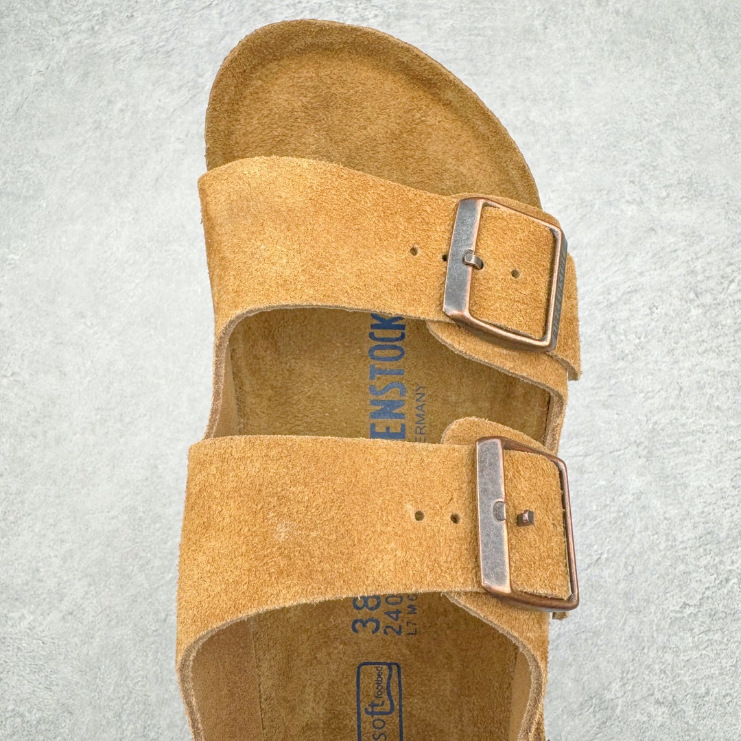 图片[4]-零售💰290 ＃SP Birkenstock Arizona 系列勃肯皮革绒面双扣时尚凉拖鞋 牛皮绒面革质地柔软 搭配可调节鞋扣提升穿着舒适度 人体工学设计分散脚部压力 保护脚踝 软木乳胶鞋床具有一定的收缩性 长时间穿着后能贴合脚型 EVA鞋底回弹性和抗张性力高 具有良好的防震、缓冲性  四季皆宜 柔软的鞋床采用额外的泡沫缓冲层 提供额外的舒适感和全天支撑 全网独家首发 源于德国的严谨工艺  牛巴戎面 中层松木 EVA 三层组合大底 优质牛皮面料五金扣 出口订单 尺码：35 36 37 38 39 40 编码：Uby2936090-运动鞋