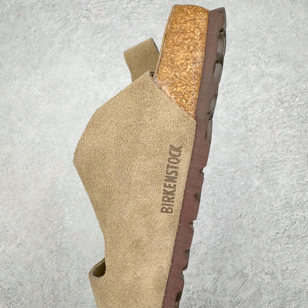 图片[7]-零售💰290 ＃SP Birkenstock Arizona 系列勃肯皮革绒面双扣时尚凉拖鞋 牛皮绒面革质地柔软 搭配可调节鞋扣提升穿着舒适度 人体工学设计分散脚部压力 保护脚踝 软木乳胶鞋床具有一定的收缩性 长时间穿着后能贴合脚型 EVA鞋底回弹性和抗张性力高 具有良好的防震、缓冲性  四季皆宜 柔软的鞋床采用额外的泡沫缓冲层 提供额外的舒适感和全天支撑 全网独家首发 源于德国的严谨工艺  牛巴戎面 中层松木 EVA 三层组合大底 优质牛皮面料五金扣 出口订单 尺码：35 36 37 38 39 40 编码：Uby2936090-运动鞋