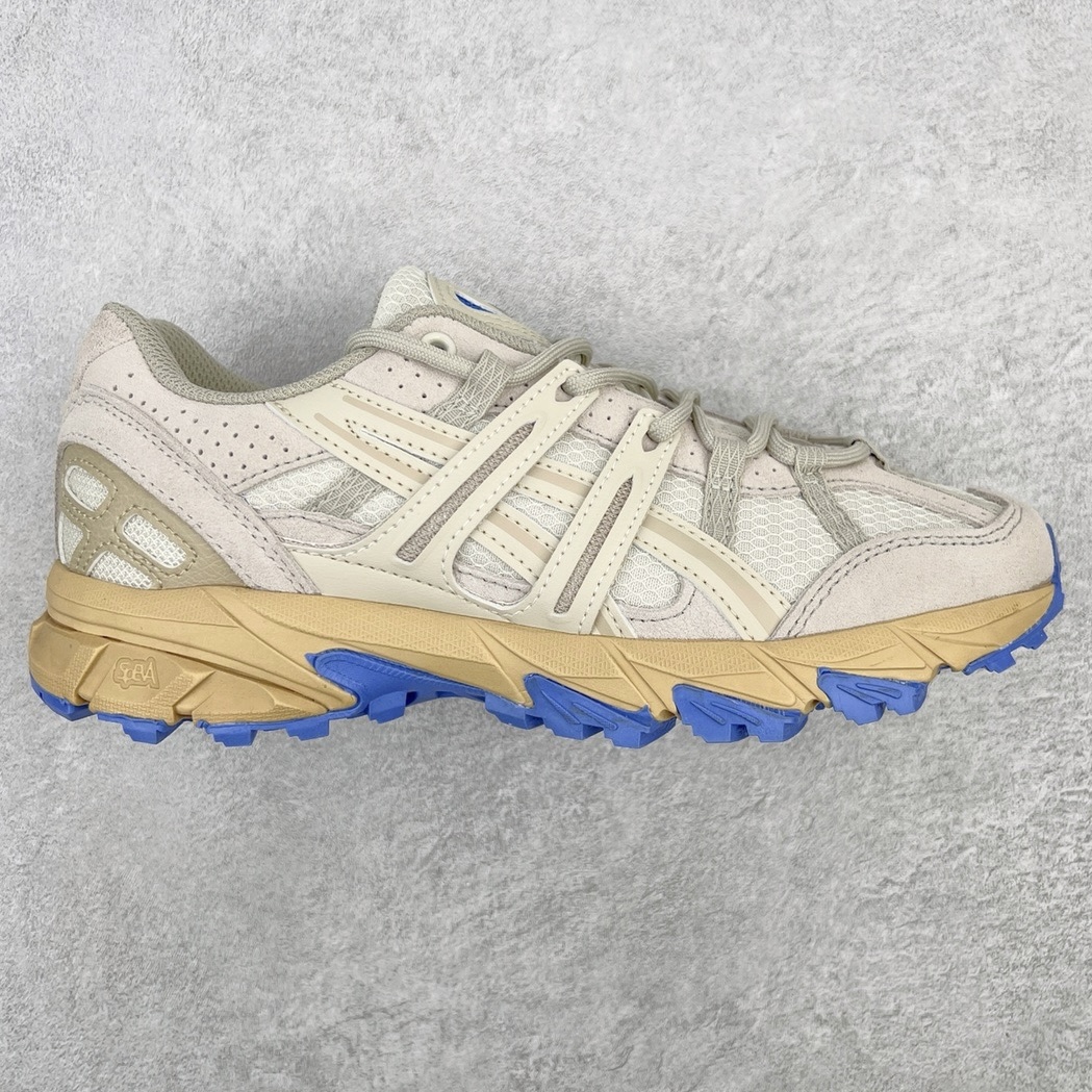 零售💰270 亚瑟士ASICS GEL-Sonoma 15-50系列山系风户外低帮休闲运动跑步鞋 ASICS发布的GEL-SONOMA 15-50系列新品，从外形来看，兼具潮流感和越来越火的户外机能风，无论是配色还是性能，感觉牢牢抓住了年轻一代的心。这款鞋从设计、科技到配色多方位把握户外所需元素，鞋面采用专为户外竞技跑步设计的15-50经典越野竞技鞋，并融合前两代GEL-SONOMA越野鞋。升级后的GEL-SONOMA 15-50以分层后跟设计大幅提升了鞋款耐磨性，满足了日常穿着、城市徒步和登山远足多功能场景需求。鞋子用到的核心科技是GEL缓震胶与SpEVA科技中底，带来出色缓冲性能和防滑能力。在外形设计上，硬朗的轮廓与机能感线条加持，使GEL-SONOMA 15-50具备突出的户外风格，配色也十分迎合时下流行的山系风，选用多色块拼接，潮流感满满。尺码：36 37 37.5 38 39 39.5 40 40.5 41.5 42 42.5 43.5 44 45 编码：Xby2136070-运动鞋