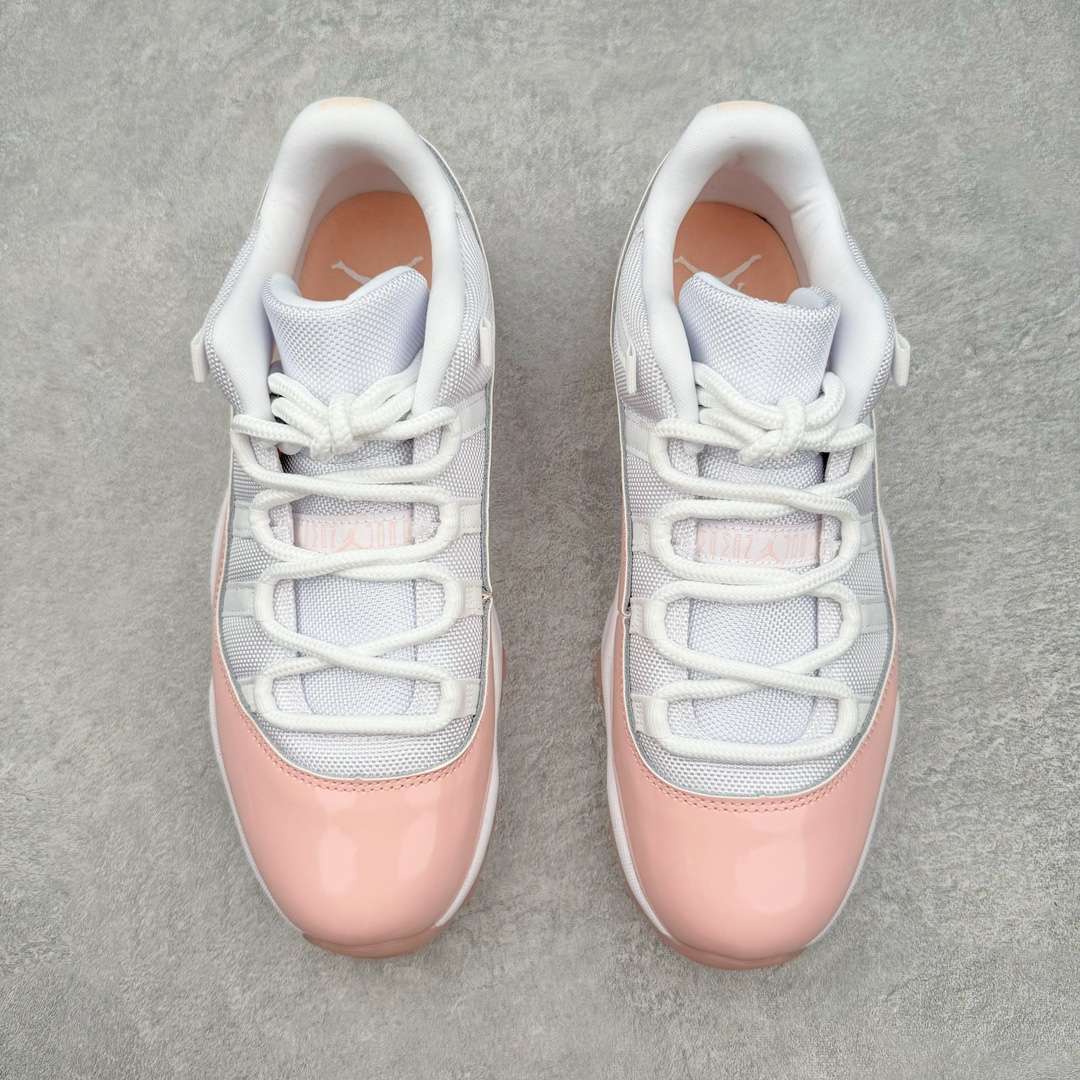 图片[2]-零售💰390 ＃K版纯原 Air Jordan AJ11 Low WMNS \”Legend Pink\” 低帮 白粉 AH7680-160 新货无氧化 原楦原档案数据开模打造 原厂中底拉帮钢印 原厂漆皮 防冻不开裂 头层皮料 原装鞋撑 水晶大底正确色度色泽 原楦原数据刺绣 原厂车缝走线及对位 毫厘不差 飞人logo采用原数据电脑刺绣 原装正品碳纤维真实碳板 增强抗扭 原内标 原盒标 正确官方原盒 原厂防氧化水晶外底 原厂配套厂全掌solo气垫 Size：36 36.5 37.5 38 38.5 39 40 40.5 41 42 42.5 43 44 44.5 45 46 47.5 编码：Bby3936090-运动鞋