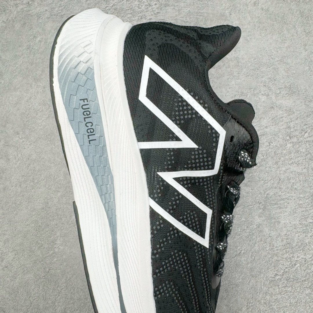 图片[6]-零售💰250 New Balance FuelCell SuperComp Trainer V2 新百伦NB康普训练V2系列超轻量化低帮休闲运动慢跑鞋 MRCXLG3 New Balance 将能量回收技术的比赛感觉带入一双高军训练鞋 新款 FuelCell SuperComp Trainer v2 的设计旨在外观、手感和性能不同 在这一新的能源弧技术中 采用拱形碳纤维板夹在两层 FuelCell 缓冲之间 穿过鞋子中间留有一个空心通道 每次脚步时 板都平成空隙 并在重新塑造时返回能量 创造出高反弹的推进感 尺码：36 37 37.5 38 38.5 39.5 40 40.5 41.5 42 42.5 43 44 45 编码：Cby2936050-运动鞋