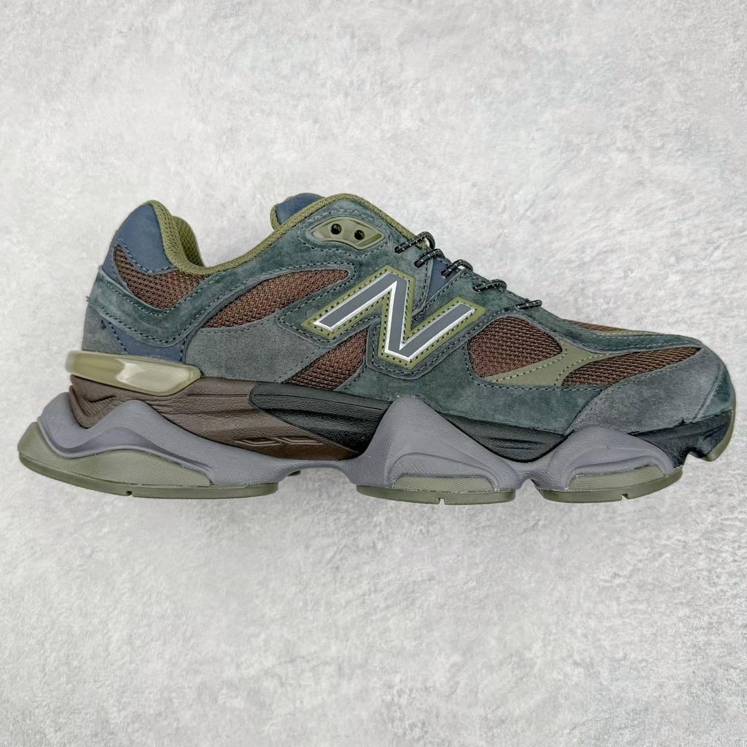＃纯原 New Balance NB9060 复古运动鞋 新百伦又带来了新鞋型 并且是与芝加哥街头品牌 Joe Freshgoods 的联名款 鞋身主体采用了类似 990 系列的设计风格 与传统复古慢跑鞋区别不大 最大的变化就是鞋底部分 在传统设计的中底外层 增加了多个分区的模块 圆润的线条设计与我们熟悉的 New Balance 风格截然不同 但与同样充满弧形线条的鞋面搭配，看起来毫无违和感 尺码：36-45-选品中心