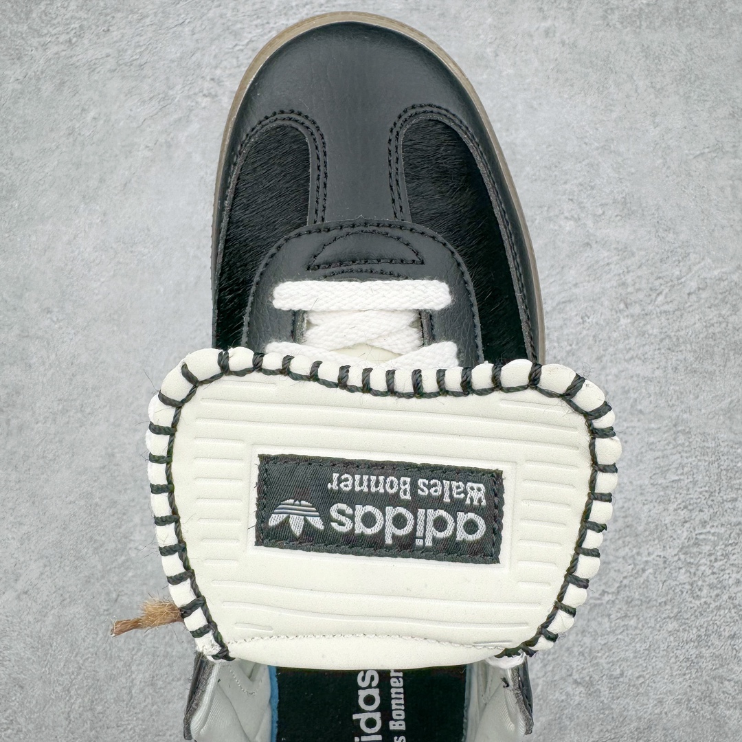 图片[4]-＃MF Wales Bonner x AD Originals Samba Classic 桑巴舞系列绅士德训足球风百搭低帮休闲运动板鞋 IE0580 伦敦时装品牌 Wales Bonner 携手Originals 打造 2022 最新春夏联名系列。本次为双方的第四度合作，灵感汲取了设计师 Grace Wales Bonner 对于 70、80 年代 Burkina Faso 音乐、摄影方面的研究，选择 Country 与 Samba 两双经典鞋款进行打造。随着 SAMBA 热风的不断席卷，不少品牌与 adidas Originals 的例行合作款式也逐渐受人关注。目前已经曝光两款全新合作鞋款的 Wales Bonner 如今再度曝光一款全新配色 SAMBA 联名。此次合作款式主打亮银反光配色，丝线编织三道杠以及加长鞋舌设计，想必穿着起来回头率也是不低！尺码：35⅔ 36 36⅔ 37⅓ 38 38⅔ 39⅓ 40 40⅔ 41⅓ 42 42⅔ 43⅓ 44 44⅔ 45-选品中心