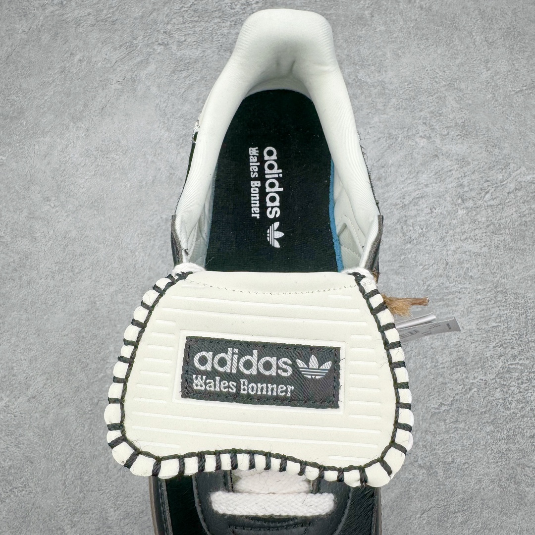 图片[5]-＃MF Wales Bonner x AD Originals Samba Classic 桑巴舞系列绅士德训足球风百搭低帮休闲运动板鞋 IE0580 伦敦时装品牌 Wales Bonner 携手Originals 打造 2022 最新春夏联名系列。本次为双方的第四度合作，灵感汲取了设计师 Grace Wales Bonner 对于 70、80 年代 Burkina Faso 音乐、摄影方面的研究，选择 Country 与 Samba 两双经典鞋款进行打造。随着 SAMBA 热风的不断席卷，不少品牌与 adidas Originals 的例行合作款式也逐渐受人关注。目前已经曝光两款全新合作鞋款的 Wales Bonner 如今再度曝光一款全新配色 SAMBA 联名。此次合作款式主打亮银反光配色，丝线编织三道杠以及加长鞋舌设计，想必穿着起来回头率也是不低！尺码：35⅔ 36 36⅔ 37⅓ 38 38⅔ 39⅓ 40 40⅔ 41⅓ 42 42⅔ 43⅓ 44 44⅔ 45-选品中心