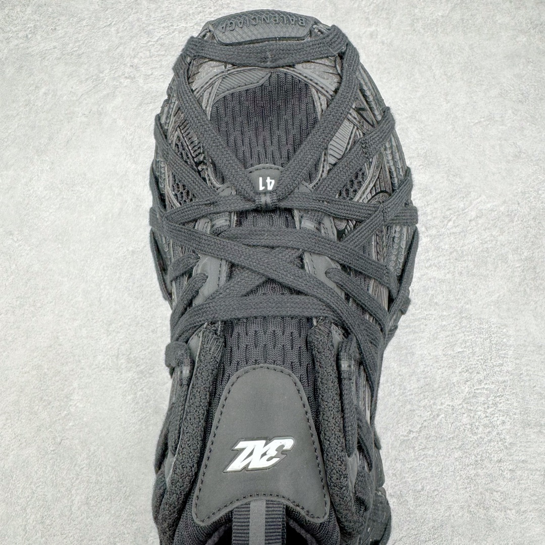 图片[4]-＃纯原 BALENCIAGA 3XL Sneakers 巴黎世家十代网布系带低帮走秀复古老爹鞋 全套原纸板楦头开发 最原汁原味的灵魂版型 全鞋荧光划线卡点 胶水把控整洁度追求极致完美 每一双都是工艺品 多重QC质检 超越公司货的品控标准 实实在在的免检产品 原盒原配 正确字体电绣 粗细、位置、大小正确 侧边TPU 透气孔匹配意产原版 正确分离大底 TPU软底 原版一致大底LOGO 立体感十足 原厂皮料水洗做旧 采购原厂网纱 不含皮革 网布材料和聚氨酯 磨损效果 鞋头边缘和后帮 Balenciaga 徽标 鞋面和后跟凸印尺码 鞋舌 3XL 橡胶品牌标识和反光细节 鞋帮拉袢和鞋舌拉祥 配反光细节 备用鞋带在鞋履前侧 可在穿着前取下 便于不同造型搭配 偏大一码 尺码：35 36 37 38 39 40 41 42 43 44 45 46-选品中心
