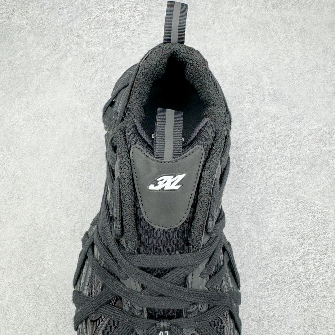 图片[5]-＃纯原 BALENCIAGA 3XL Sneakers 巴黎世家十代网布系带低帮走秀复古老爹鞋 全套原纸板楦头开发 最原汁原味的灵魂版型 全鞋荧光划线卡点 胶水把控整洁度追求极致完美 每一双都是工艺品 多重QC质检 超越公司货的品控标准 实实在在的免检产品 原盒原配 正确字体电绣 粗细、位置、大小正确 侧边TPU 透气孔匹配意产原版 正确分离大底 TPU软底 原版一致大底LOGO 立体感十足 原厂皮料水洗做旧 采购原厂网纱 不含皮革 网布材料和聚氨酯 磨损效果 鞋头边缘和后帮 Balenciaga 徽标 鞋面和后跟凸印尺码 鞋舌 3XL 橡胶品牌标识和反光细节 鞋帮拉袢和鞋舌拉祥 配反光细节 备用鞋带在鞋履前侧 可在穿着前取下 便于不同造型搭配 偏大一码 尺码：35 36 37 38 39 40 41 42 43 44 45 46-选品中心