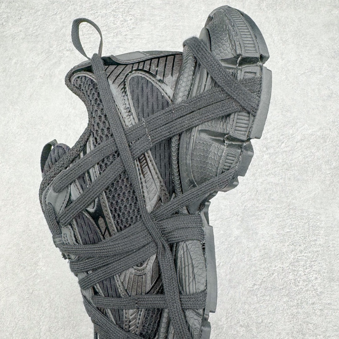 图片[7]-＃纯原 BALENCIAGA 3XL Sneakers 巴黎世家十代网布系带低帮走秀复古老爹鞋 全套原纸板楦头开发 最原汁原味的灵魂版型 全鞋荧光划线卡点 胶水把控整洁度追求极致完美 每一双都是工艺品 多重QC质检 超越公司货的品控标准 实实在在的免检产品 原盒原配 正确字体电绣 粗细、位置、大小正确 侧边TPU 透气孔匹配意产原版 正确分离大底 TPU软底 原版一致大底LOGO 立体感十足 原厂皮料水洗做旧 采购原厂网纱 不含皮革 网布材料和聚氨酯 磨损效果 鞋头边缘和后帮 Balenciaga 徽标 鞋面和后跟凸印尺码 鞋舌 3XL 橡胶品牌标识和反光细节 鞋帮拉袢和鞋舌拉祥 配反光细节 备用鞋带在鞋履前侧 可在穿着前取下 便于不同造型搭配 偏大一码 尺码：35 36 37 38 39 40 41 42 43 44 45 46-选品中心