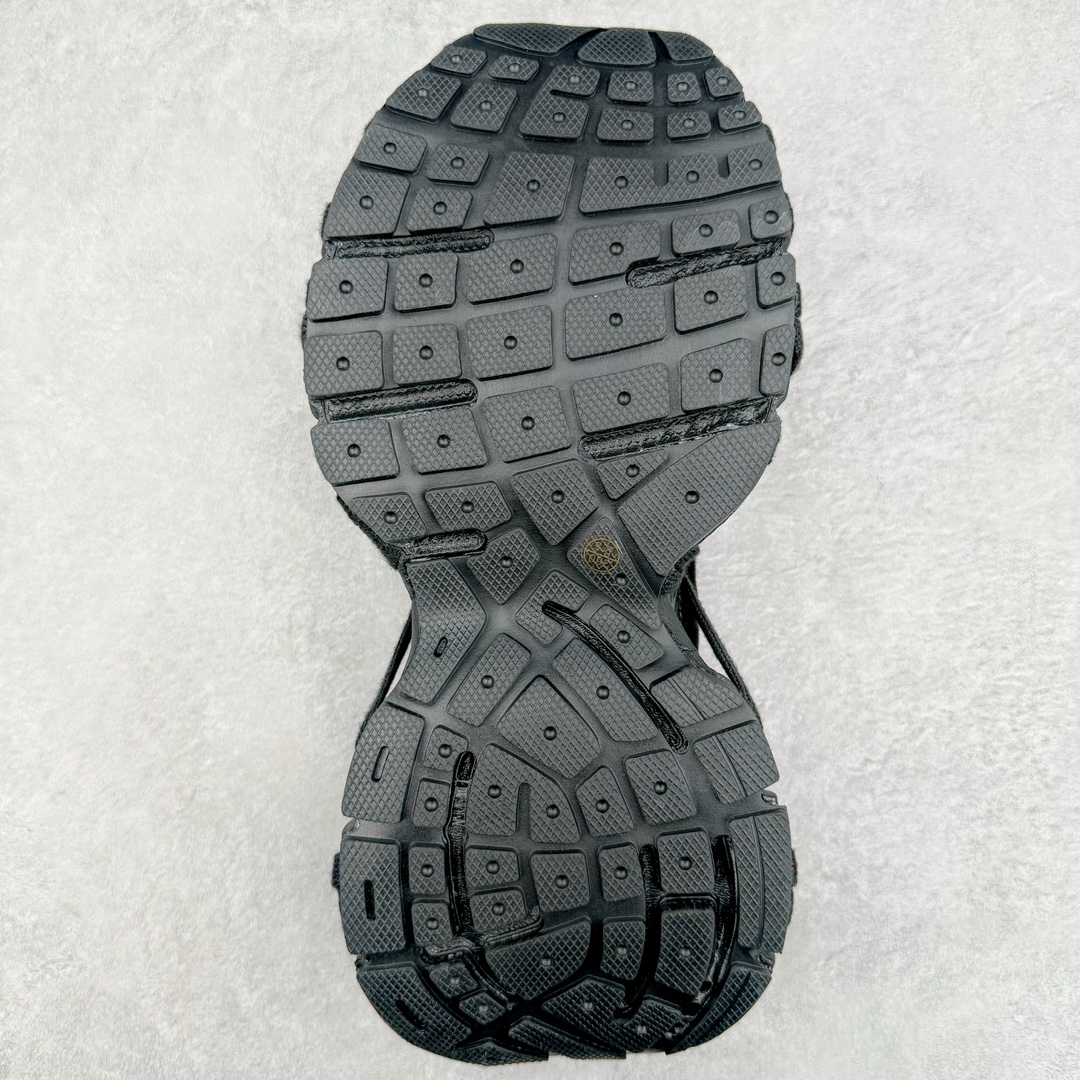 图片[9]-＃纯原 BALENCIAGA 3XL Sneakers 巴黎世家十代网布系带低帮走秀复古老爹鞋 全套原纸板楦头开发 最原汁原味的灵魂版型 全鞋荧光划线卡点 胶水把控整洁度追求极致完美 每一双都是工艺品 多重QC质检 超越公司货的品控标准 实实在在的免检产品 原盒原配 正确字体电绣 粗细、位置、大小正确 侧边TPU 透气孔匹配意产原版 正确分离大底 TPU软底 原版一致大底LOGO 立体感十足 原厂皮料水洗做旧 采购原厂网纱 不含皮革 网布材料和聚氨酯 磨损效果 鞋头边缘和后帮 Balenciaga 徽标 鞋面和后跟凸印尺码 鞋舌 3XL 橡胶品牌标识和反光细节 鞋帮拉袢和鞋舌拉祥 配反光细节 备用鞋带在鞋履前侧 可在穿着前取下 便于不同造型搭配 偏大一码 尺码：35 36 37 38 39 40 41 42 43 44 45 46-选品中心