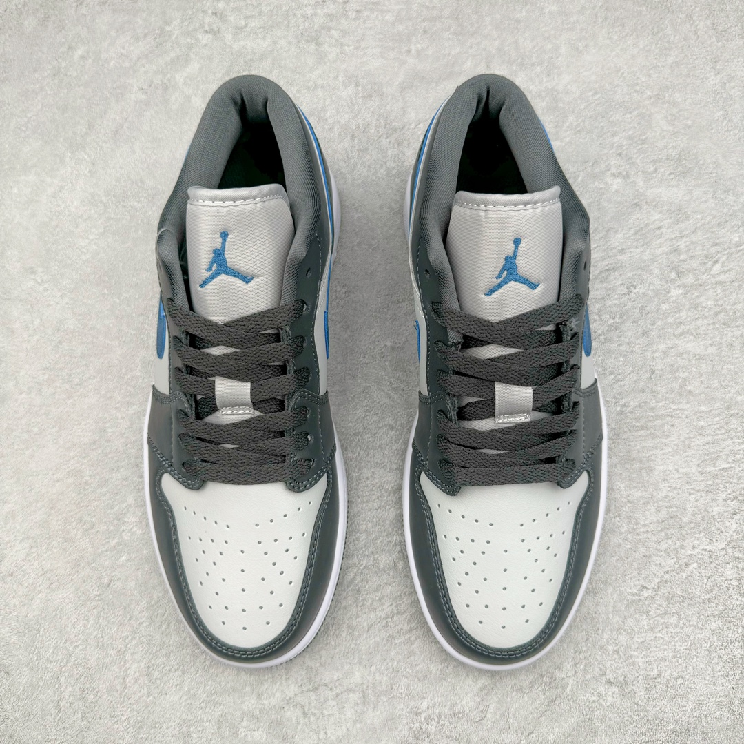 图片[2]-零售💰240 ＃K版 Air Jordan AJ1 Low 低帮 黑灰蓝 DC0774-040 全新流水线出品 DT版本唯一平替选择 市场第二梯队最强版 全部原鞋开发 原楦原纸板开发 全鞋电脑针车 原厂内置全掌气垫 原盒内在原标 唯一Zp原版鞋带绑法 免检产品 全新2022版型 全头层皮料 完美零毛边处理 原厂配置全掌气垫 价格定位良心 几十个配色陆续出货 SIZE：36 36.5 37.5 38 38.5 39 40 40.5 41 42 42.5 43 44 44.5 45 46 47.5 编码：by2936040-运动鞋