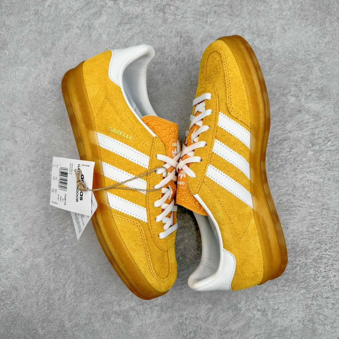 图片[3]-零售💰240 ＃MF AD Original Gazelle Indoor Trainers 瞪羚室内鞋系列低帮复古百搭休闲运动德训风板鞋 麂皮生胶底 HQ8716 高端零售特供批次 原厂定制长毛翻毛皮组合环保纤维革鞋面材质 内置环保海玻璃鞋垫 外置RB橡胶大底 产品品控稳定性领先行业 原厂全套原楦原纸板冲刀磨具开发 原厂皮料加持 原厂港宝加持定型后跟R度完美 将复古进行到底 简约流畅 三十年不变经典 这款Gazelle运动鞋 无论面料、配色、质感或设计 都只在重现其1991年原款的经典 皮革鞋面 撞色三条纹和鞋跟标的设计 力求呈现90年代的经典复古风潮 Samba火热的同时 也带动了其它的复古鞋型 Gazelle便是其中一只 Gazelle Indoor拥有包边更宽的T字型鞋头 更好的保护运动员的前掌 浓浓的复古氛围感 非常适合现在流行的Cleanfit风格 尺码：35.5 36 36⅔ 37⅓ 38 38⅔ 39⅓ 40 40⅔ 41⅓ 42 42⅔ 43⅓ 44 44⅔ 45 编码：by2936040-运动鞋