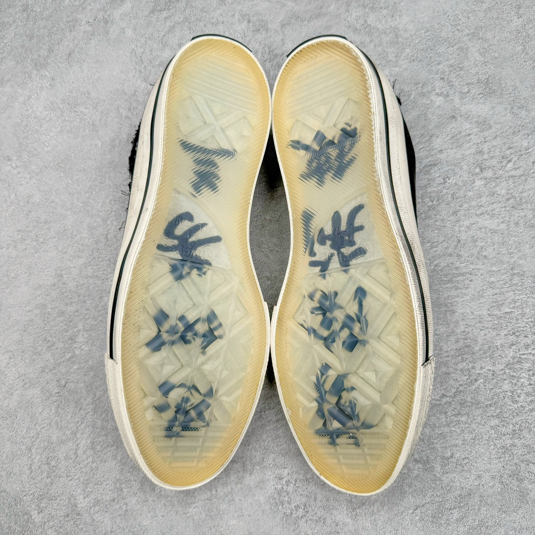 图片[5]-零售💰260 Clot x Fragment Design x Converse n撕撕乐 陈冠希 做旧荆棘黑丝绸 三方联名定制 鞋身采用双层用料设计 黑色真丝绸材质覆盖鞋面 内里呈现黑荆棘图案 彰显联名 透明水晶大底印有“剪除荆棘 思树兰芳”字样 后跟外侧撕开呈现Clot经典标志 鞋身整体做旧效果突显质感复古风 铜钱扣可搭配在鞋带上 让人眼前一亮 尺码：35 36 36.5 37 37.5 38 39 39.5 40 41 41.5 42 43 44  编码：by2936060-运动鞋