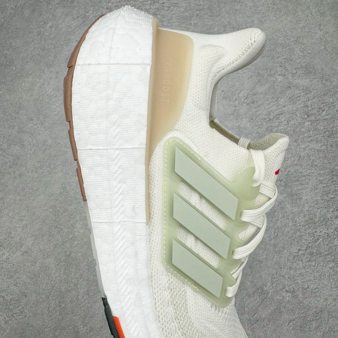 图片[6]-零售💰270 ＃YG纯原 AD Ultra Boost Light UB2023系列低帮袜套式针织透气缓震休闲运动慢跑鞋 HQ6348 德国进口巴斯夫大底 全套原纸板楦头开发 原厂特供飞织面配套加持 确保原汁原味 完美呈现版型 一比一还原zp踩屎脚感 原档案底模数据 正确多层组合大底 辰元原厂针织代工 细节还原度极高 独家外贸特供开发至48.5 历经10年不断创新以科技重塑跑步推出全新超轻新科技跑鞋 力求为跑步添活力 搭载LIGHT BOOST中底的新鲜演绎 无论节奏快慢、距离长短 伴你活力畅跑 延续了该系列的设计语言 采用分区编织鞋面 鞋头处网眼孔洞更大 提升透气性 一体式鞋舌 避免运动中出现偏移 实现鞋脚一体性 鞋侧 TPU 材质 有效提供支撑性 镂空的设计 同时减轻整体重量 最明显的则是中底部分 不仅是厚度夸张 大家最熟悉的 Boost 材质终于迎来升级 减重 30% 带来更轻量化的上脚感受  SIZE：36 36.5 37 38 38.5 39 40 编码：by2936070-运动鞋