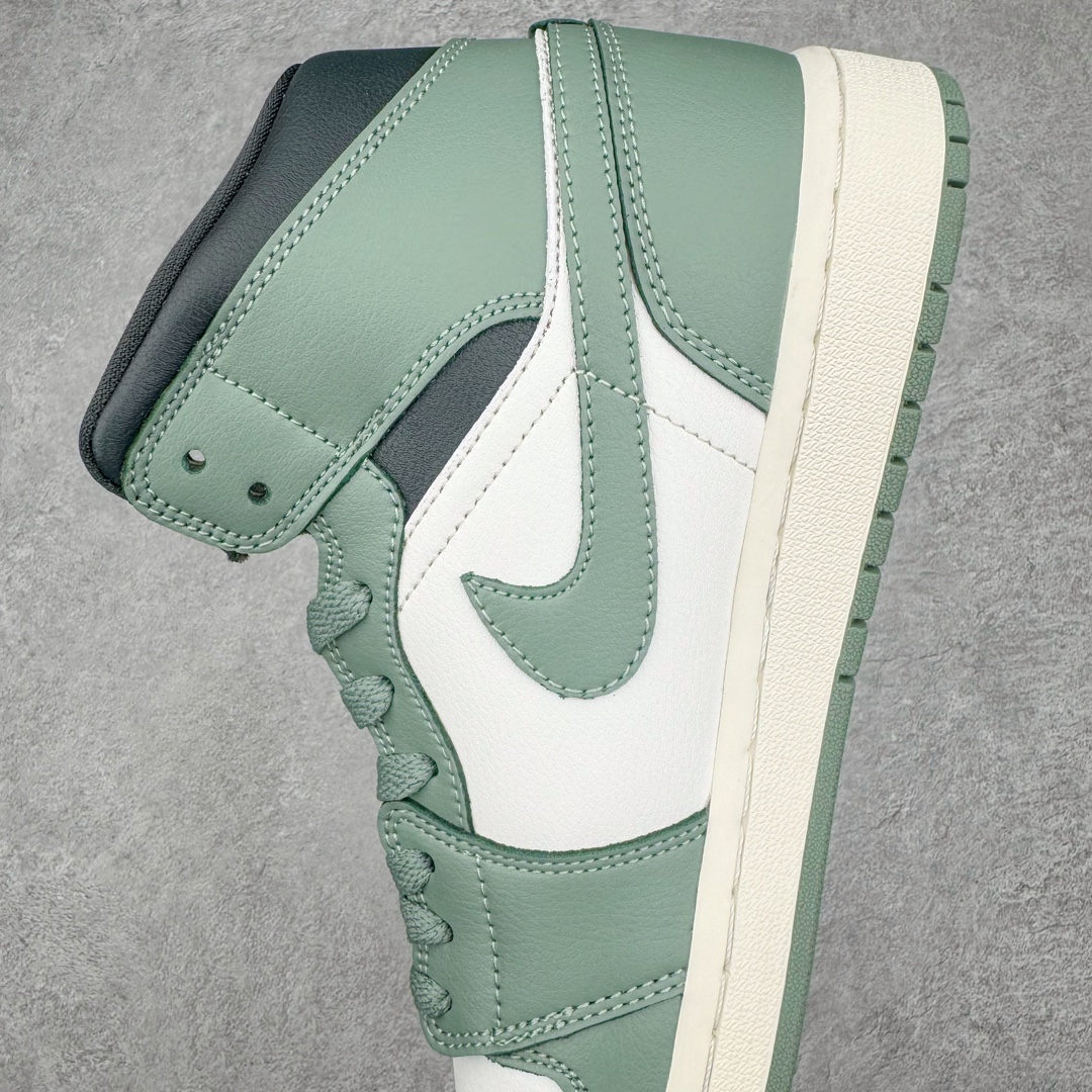 图片[7]-零售💰270 ＃K版 Air Jordan AJ1 Mid 中帮 BQ6472-130 原厂内置全掌气垫 A模大底 头层小牛皮 鞋舌AJ原厂专用牛津布+AJ专用反口珍珠布+原厂无杂质高弹内里海棉 特殊封边弹力鞋带 全网唯一头层牛皮 原鞋开模 拒绝公底 购置公司同步原材料 原汁原味 忠于原版‼️SIZE：36 36.5 37.5 38 38.5 39 40 40.5 41 42 42.5 43 44 44.5 45 46 47.5 编码：Qby2936070-运动鞋