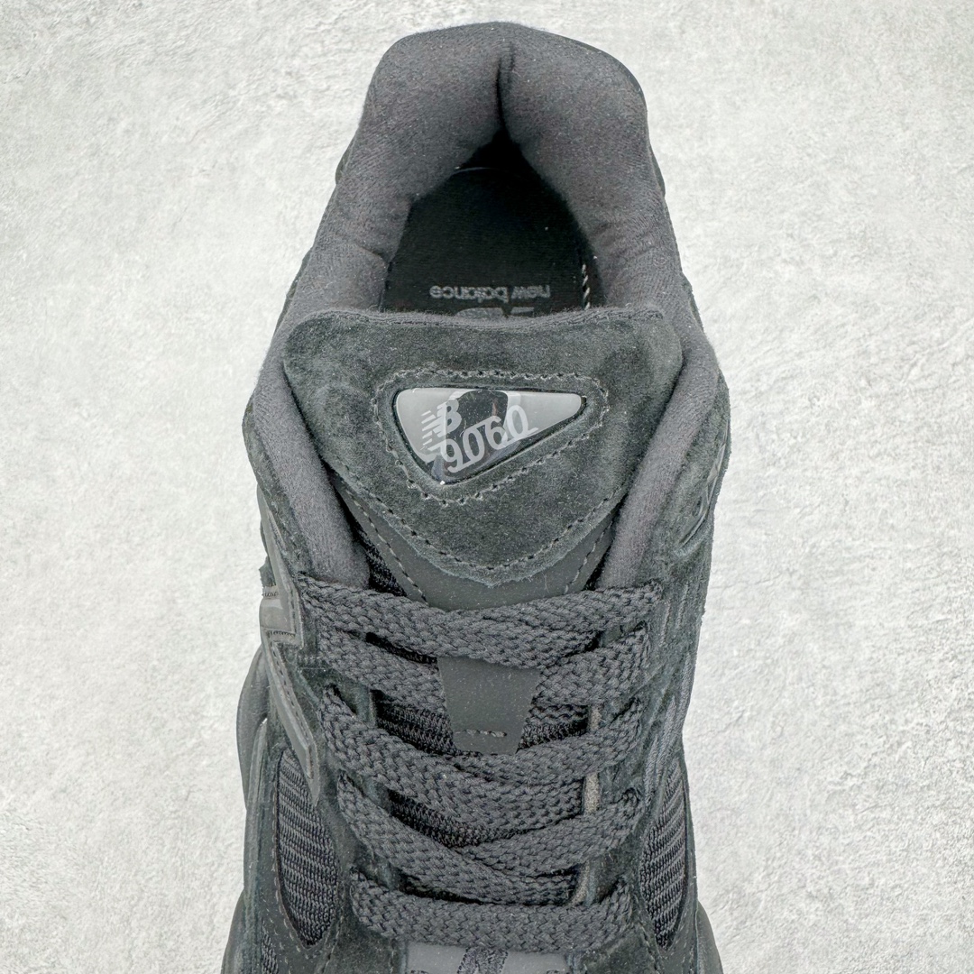 图片[5]-＃纯原 New Balance NB9060 复古运动鞋 新百伦又带来了新鞋型 并且是与芝加哥街头品牌 Joe Freshgoods 的联名款 鞋身主体采用了类似 990 系列的设计风格 与传统复古慢跑鞋区别不大 最大的变化就是鞋底部分 在传统设计的中底外层 增加了多个分区的模块 圆润的线条设计与我们熟悉的 New Balance 风格截然不同 但与同样充满弧形线条的鞋面搭配，看起来毫无违和感 尺码：36-45-选品中心