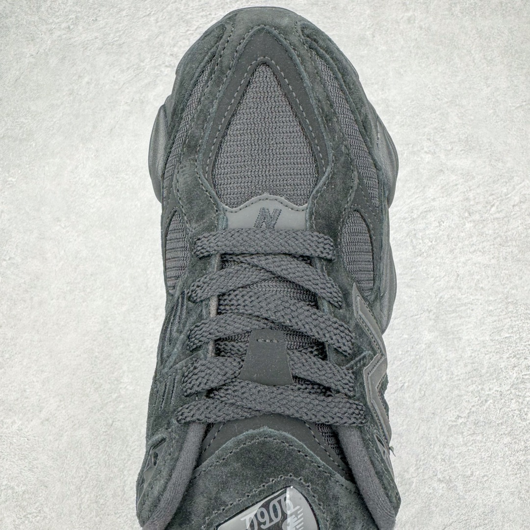 图片[4]-＃纯原 New Balance NB9060 复古运动鞋 新百伦又带来了新鞋型 并且是与芝加哥街头品牌 Joe Freshgoods 的联名款 鞋身主体采用了类似 990 系列的设计风格 与传统复古慢跑鞋区别不大 最大的变化就是鞋底部分 在传统设计的中底外层 增加了多个分区的模块 圆润的线条设计与我们熟悉的 New Balance 风格截然不同 但与同样充满弧形线条的鞋面搭配，看起来毫无违和感 尺码：36-45-选品中心