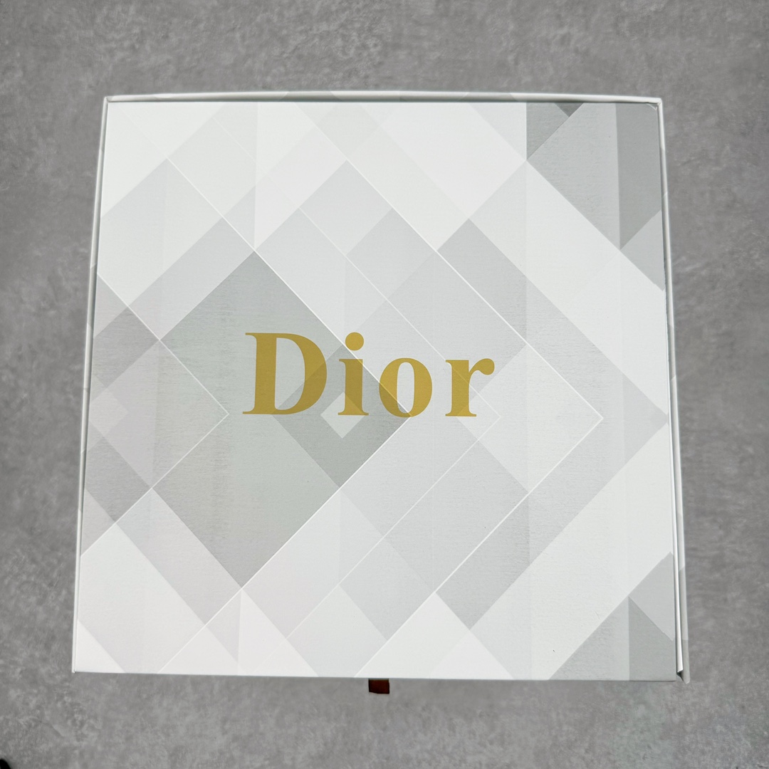 图片[9]-零售💰250 Dior Miraga 迪奥印花室内室外通用篮球nn高端定制 礼盒包装nPU加厚柔软吸湿皮 提高防滑手感和掌控行n炫彩球面搭配仿生蛇皮纹路花纹设计。n采用环保♻️材质 专业与生态结合、自然和科技结合 表达对健康、品质、优雅生活的追求。 编码：by2936050-运动鞋