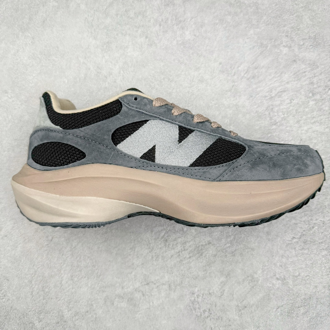 零售💰300 ＃纯原 AURALEE x New Balance Warped Runner NB新百伦联名低帮复古老爹风休闲运动慢跑鞋 原楦开发版型 采用环保纤维革拼接透气网眼衬垫织物鞋面材质 T-Beam大底提供足步弓支撑 保持步态稳定后跟搭载外露缓震胶 破坏解构做旧有内味了 以极简主义美学闻名的日本时尚品牌 AURALEE 在巴黎时装周 2024 年春夏时装秀上推出了与 New Balance 的全新合作鞋款 Warped Runner 采用网布和奢华绒面革覆盖层 侧面的同色系「N」标志是对 New Balance 品牌的微妙致敬 同时配有同色系模压 FuelCell 泡沫中底和橡胶外底 此次合作是两个品牌共同致力于简约设计的完美典范 是日常穿着的绝佳选择 尺码：35.5 36 37 37.5 38 38.5 39.5 40 40.5 41.5 42 42.5 43 44 45 46 编码：Mby3936000-运动鞋