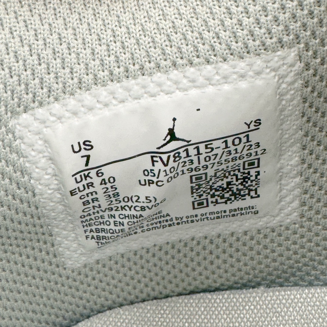 图片[9]-零售💰230 ＃奥莱Zp订单福利‼Air Jordan Legacy AJ312 低帮 CD7069-101奥莱zp订单 直播间399 499一样的东西 帮你省钱 鞋身采用了皮革材质打造 横跨鞋面的魔术贴十分吸睛 侧面的Swoosh Logo的一部分被鞋面遮挡了一部分 颇具玩味 魔术贴上标有NK标识 而鞋舌上是Jordan的经典飞翼Logo 后跟和鞋底均采用了Air Jordan 3 的设计 后跟上同样也使用了经典的爆裂纹图案 SIZE：40 40.5 41 42 42.5 43 44 44.5 45  编码：Fby2936030-运动鞋