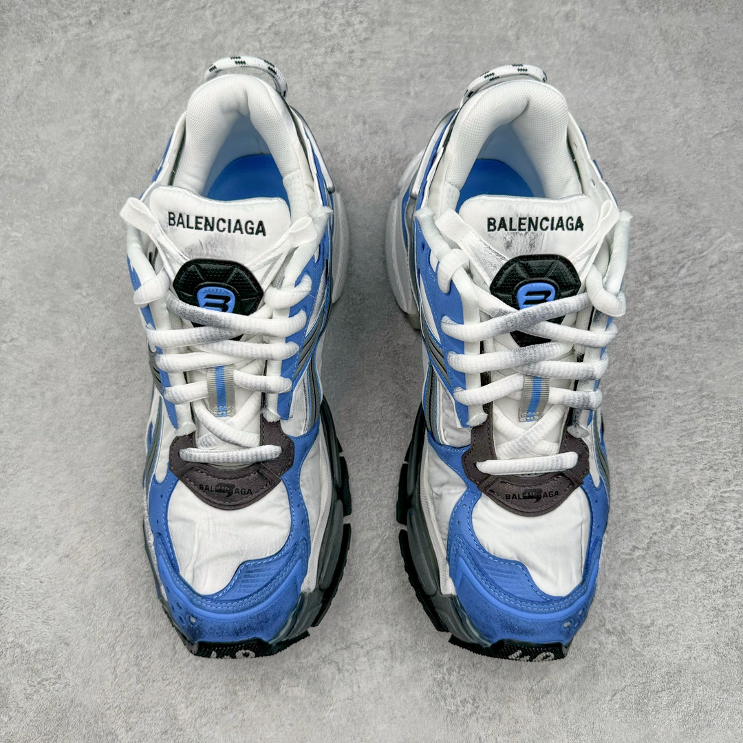 图片[2]-零售💰500 ＃XA BALENCIAGA Runner Sneaker 巴黎世家七代慢跑系列低帮复古野跑潮流运动鞋老爹鞋 尼龙和网布材质 磨损效果 鞋头边缘印有尺码 背面浮印尺码 外侧印有跑者徽标 鞋舌刺绣 Balenciaga 品牌标识 鞋跟背面 Balenciaga品牌标识 材质采用65%聚氨酯、35%聚酯纤维 全新 Runner 鞋型轮廓借鉴于 2000 年初的复古线条 搭载大网眼面料制成鞋面基础，由粉色、白色尼龍与橡胶质地覆盖鞋面诠释线条感 当中透过几道手缝线与折损痕更是精准的掌握历经时间淬炼的破旧痕迹 延续其手法至鞋领、鞋跟、鞋带、中底等部分均饰有破损及脏污之貌 尤其是鞋领处与鞋带孔眼条更是采用不规则做旧技术将内容物泡棉随机露出 尺码：35 36 37 38 39 40 41 42 43 44 45 46 编码：by5936000-运动鞋