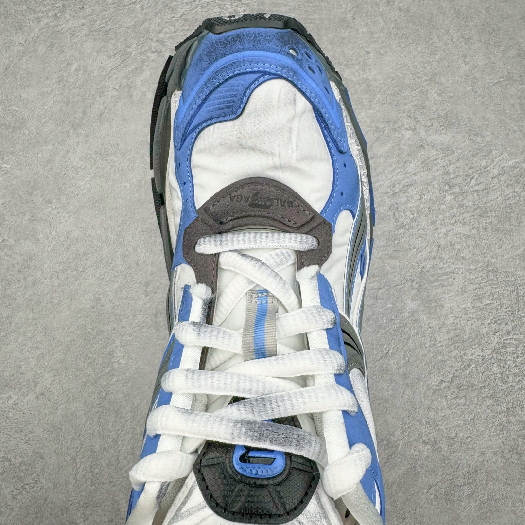 图片[4]-零售💰500 ＃XA BALENCIAGA Runner Sneaker 巴黎世家七代慢跑系列低帮复古野跑潮流运动鞋老爹鞋 尼龙和网布材质 磨损效果 鞋头边缘印有尺码 背面浮印尺码 外侧印有跑者徽标 鞋舌刺绣 Balenciaga 品牌标识 鞋跟背面 Balenciaga品牌标识 材质采用65%聚氨酯、35%聚酯纤维 全新 Runner 鞋型轮廓借鉴于 2000 年初的复古线条 搭载大网眼面料制成鞋面基础，由粉色、白色尼龍与橡胶质地覆盖鞋面诠释线条感 当中透过几道手缝线与折损痕更是精准的掌握历经时间淬炼的破旧痕迹 延续其手法至鞋领、鞋跟、鞋带、中底等部分均饰有破损及脏污之貌 尤其是鞋领处与鞋带孔眼条更是采用不规则做旧技术将内容物泡棉随机露出 尺码：35 36 37 38 39 40 41 42 43 44 45 46 编码：by5936000-运动鞋