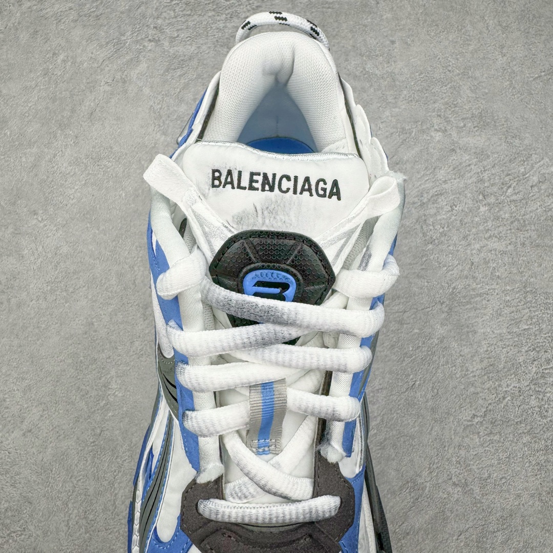 图片[5]-零售💰500 ＃XA BALENCIAGA Runner Sneaker 巴黎世家七代慢跑系列低帮复古野跑潮流运动鞋老爹鞋 尼龙和网布材质 磨损效果 鞋头边缘印有尺码 背面浮印尺码 外侧印有跑者徽标 鞋舌刺绣 Balenciaga 品牌标识 鞋跟背面 Balenciaga品牌标识 材质采用65%聚氨酯、35%聚酯纤维 全新 Runner 鞋型轮廓借鉴于 2000 年初的复古线条 搭载大网眼面料制成鞋面基础，由粉色、白色尼龍与橡胶质地覆盖鞋面诠释线条感 当中透过几道手缝线与折损痕更是精准的掌握历经时间淬炼的破旧痕迹 延续其手法至鞋领、鞋跟、鞋带、中底等部分均饰有破损及脏污之貌 尤其是鞋领处与鞋带孔眼条更是采用不规则做旧技术将内容物泡棉随机露出 尺码：35 36 37 38 39 40 41 42 43 44 45 46 编码：by5936000-运动鞋