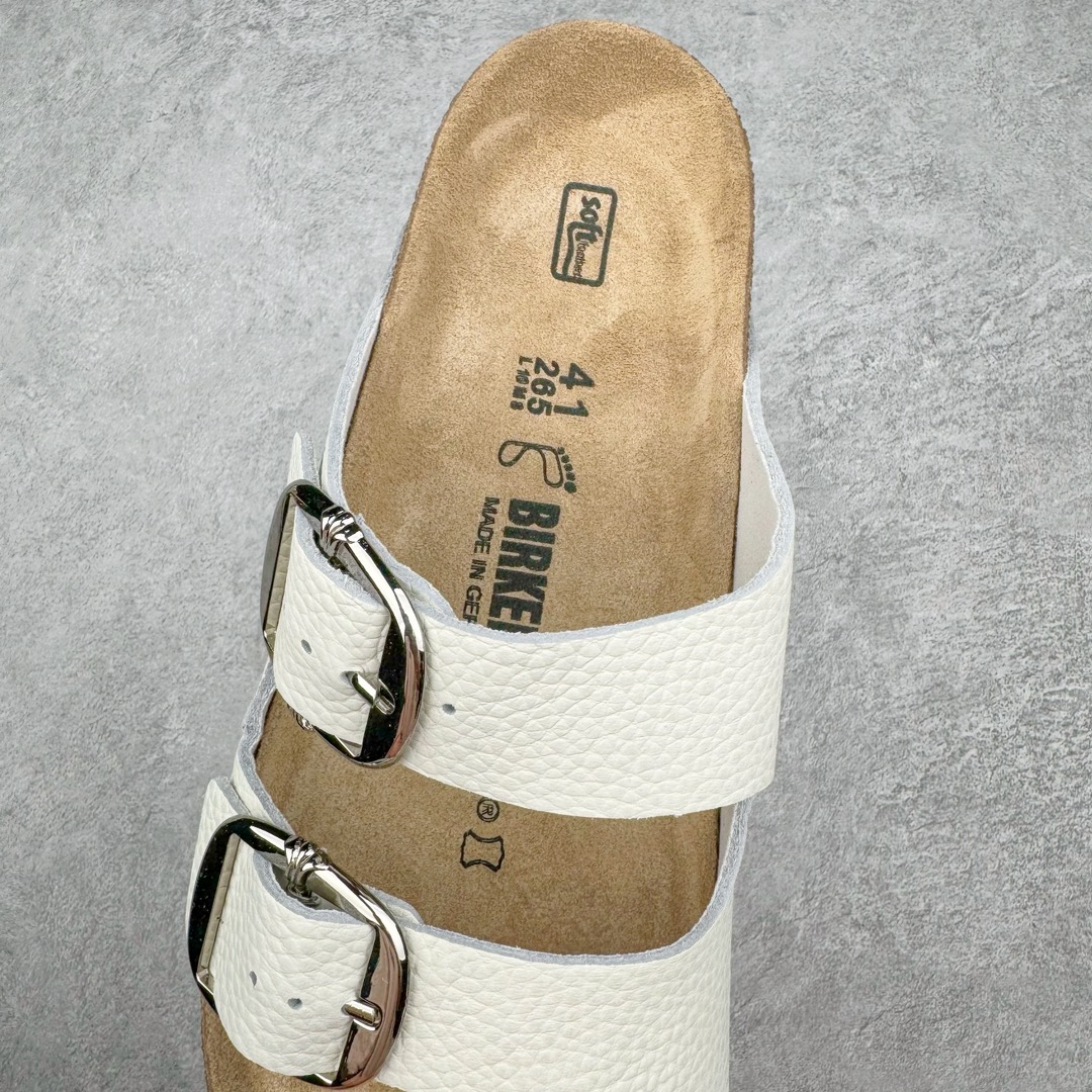 图片[5]-零售💰210 ＃DG纯原福利‼Chrome Hearts x Birkenstock Arizona 克罗心联名系列勃肯皮革绒面双扣时尚凉拖鞋 牛皮绒面革质地柔软 搭配可调节鞋扣提升穿着舒适度 人体工学设计分散脚部压力 保护脚踝 软木乳胶鞋床具有一定的收缩性 长时间穿着后能贴合脚型 EVA鞋底回弹性和抗张性力高 具有良好的防震、缓冲性  四季皆宜 柔软的鞋床采用额外的泡沫缓冲层 提供额外的舒适感和全天支撑 全网独家首发 源于德国的严谨工艺 牛巴戎面 中层松木 EVA 三层组合大底 优质牛皮面料五金扣 出口订单 尺码：35-45（断37 38 39） 编码：by2936010-运动鞋