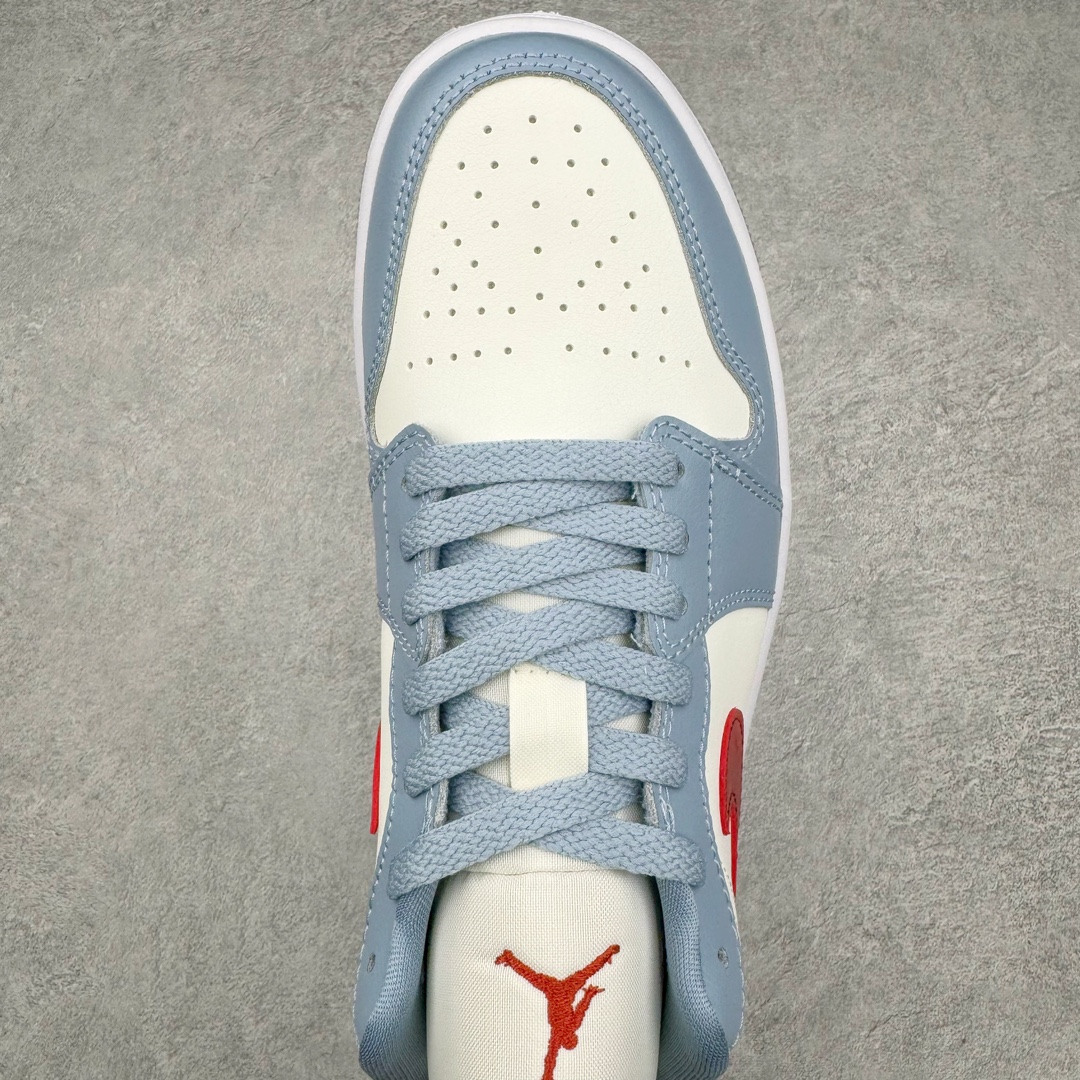 图片[4]-零售💰240 ＃K版 Air Jordan AJ1 Low 低帮 浅蓝红DC0774-164 全新流水线出品 DT版本唯一平替选择 市场第二梯队最强版 全部原鞋开发 原楦原纸板开发 全鞋电脑针车 原厂内置全掌气垫 原盒内在原标 唯一Zp原版鞋带绑法 免检产品 全新2022版型 全头层皮料 完美零毛边处理 原厂配置全掌气垫 价格定位良心 几十个配色陆续出货 SIZE：36 36.5 37.5 38 38.5 39 40 40.5 41 42 42.5 43 44 44.5 45 46 47.5 编码：by2936040-运动鞋