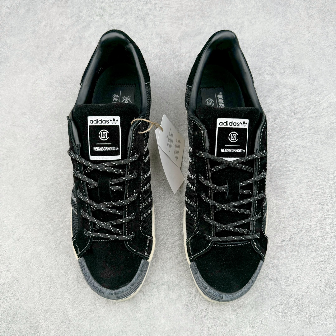 图片[2]-零售💰170 ＃福利特价‼NBHD/NEIGHBORHOOD x CLOT x Adidas Originals Superstar PNS\”Black\”贝壳头锯齿底系列低帮百搭休闲运动板鞋“联名黑白海盗骷髅头”IE8879 AD Originals与陈冠希正式宣布成为全球合作伙伴，共同打造 Originals by Edison Chen系列。这一重要联合将开启重新定义创新精神和塑造文化传承的新时代。全球生活方式品牌CLOT迎来了成立20周年，陈冠希作为创始人兼创意总监，年轻时从温哥华移居香港，这段经历让他感受到了东西方文化的碰撞，拥有丰富的视角使他对东西方多元化有了更加深入的认识，并为创立CLOT打下了坚实的基础。对于此次合作，陈冠希凭借着他的思维视野和创意能力，结合adidas丰富的档案和历史，推出了一系列独家合作款式。CLOT 2024年春夏系列时装秀以“承前启后”为主题展开，寓意着品牌致力于培养新秀，延续以国际视野呈现中华文化，并将其创作带到全球的承诺。为进一步加强创意理念，CLOT创始人兼创意总监陈冠希特别邀请了著名时装设计师Humberto Leon，共同设计了本季度系列。该系列围绕三种截然不同的风格进行探索，包括正式、富有生活感和街头风格的服饰，呈现出既可以分别探索又能将三者融合的系列。其中还包括了adidas与陈冠希携手NEIGHBORHOOD共同推出的NEIGHBORHOOD CLOT SUPERSTAR BY EDISON CHEN三方联名鞋款，经过重新设计的标志性SUPERSTAR运动鞋以齿状鞋底和仿旧处理的半贝壳头结合形成独特的轮廓，鞋面网布下有反光装饰的三条纹细节，后跟部分同样点缀着带有反光装饰效果的“凝结集团”标志。adidas Originals by Edison Chen系列旨在体现品牌与陈冠希对创新精神的共同愿景。尺码：36 36⅔ 37⅓ 38 38⅔ 39⅓ 40 40⅔ 41⅓ 42 42⅔ 43⅓ 44 44⅔ 45 编码：Fby1936070-运动鞋