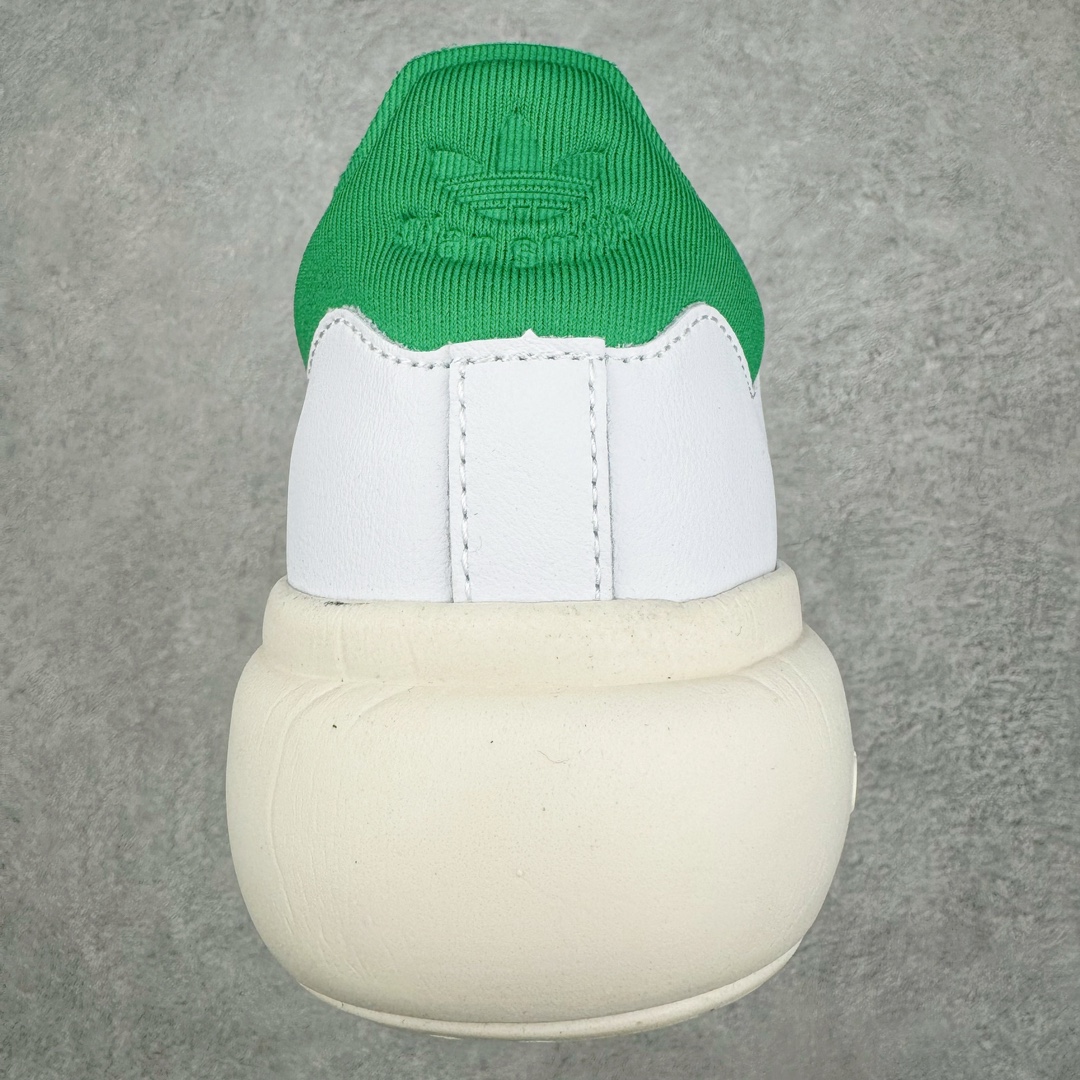 图片[8]-零售💰230 AD Originals Stan Smith PF\”White Green\”史密斯面包版系列低帮轻量松糕经典百搭复古休闲运动厚底板鞋“皮革白绿尾”ID2786 如果一定要说今年最火的鞋型，那么小编愿意将这一票投给「面包鞋」，毕竟无论是奢侈品大牌，还是国潮街头品牌都在纷纷推出专属于自家的「面包鞋型」。近期，Originals 也推出了一双全新「面包鞋」，不知道这次各位能给几分？此次全新鞋型选择 Originals 最经典的 Stan Smith 为蓝本进行创作，保留原始设计的同时，将鞋身所有部分都等比放大，看上去还有些俏皮可爱。鞋身同样以全皮革包裹，质感上绝对无需担心。细节方面也是一一保留，但却将原本鞋舌上的「人像」换为了三叶草 Logo，彰显品牌身份。中底更是进行了加厚加宽处理，相信真正上脚后增高、显瘦属性肯定会大大提升，更为适合小姐姐日常搭配。尺码：35 36 36⅔ 37⅓ 38 38⅔ 39⅓ 40 40⅔ 41⅓ 42 42⅔ 43⅓ 44 44⅔ 45 46 编码：Fby2936030-运动鞋