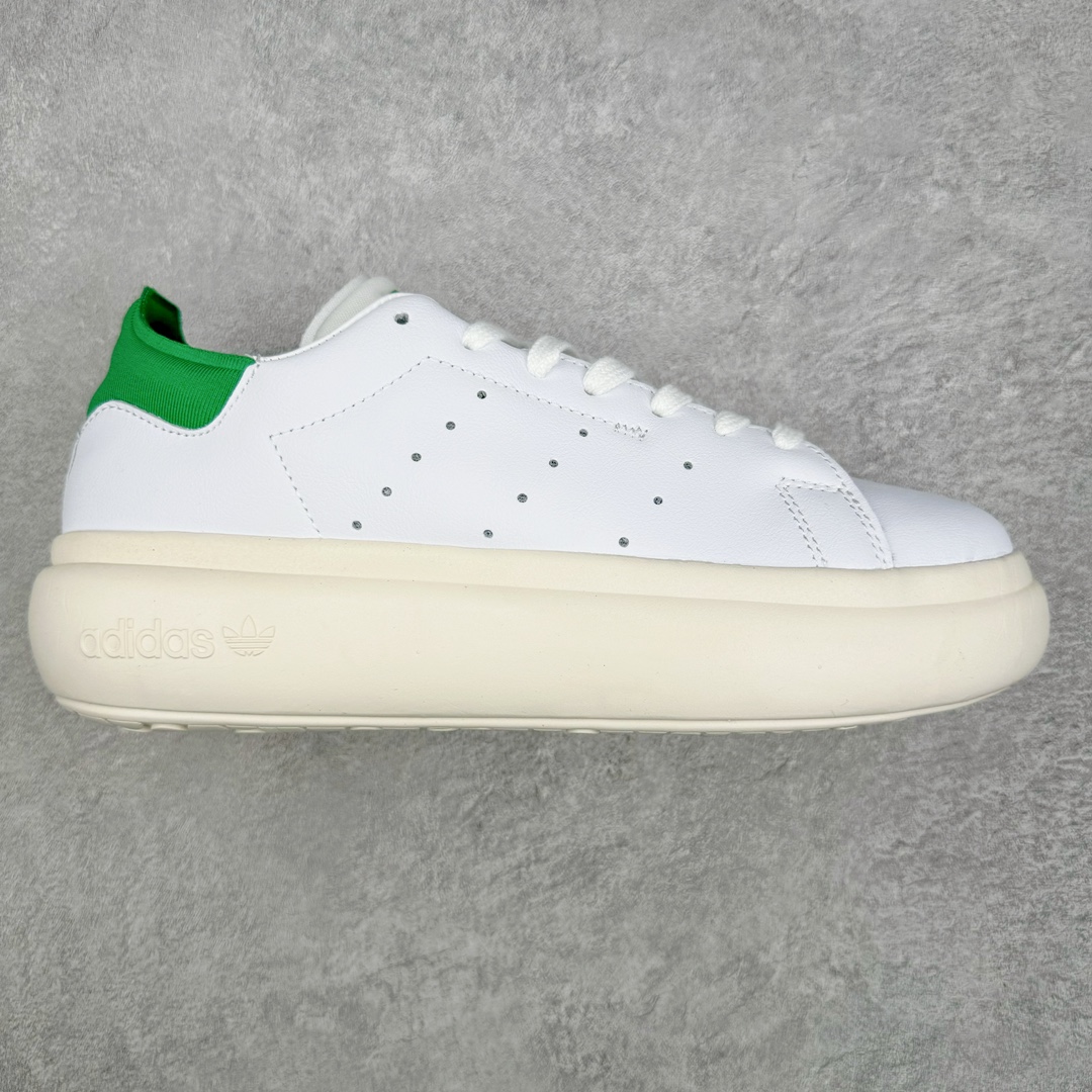 零售💰230 AD Originals Stan Smith PF\”White Green\”史密斯面包版系列低帮轻量松糕经典百搭复古休闲运动厚底板鞋“皮革白绿尾”ID2786 如果一定要说今年最火的鞋型，那么小编愿意将这一票投给「面包鞋」，毕竟无论是奢侈品大牌，还是国潮街头品牌都在纷纷推出专属于自家的「面包鞋型」。近期，Originals 也推出了一双全新「面包鞋」，不知道这次各位能给几分？此次全新鞋型选择 Originals 最经典的 Stan Smith 为蓝本进行创作，保留原始设计的同时，将鞋身所有部分都等比放大，看上去还有些俏皮可爱。鞋身同样以全皮革包裹，质感上绝对无需担心。细节方面也是一一保留，但却将原本鞋舌上的「人像」换为了三叶草 Logo，彰显品牌身份。中底更是进行了加厚加宽处理，相信真正上脚后增高、显瘦属性肯定会大大提升，更为适合小姐姐日常搭配。尺码：35 36 36⅔ 37⅓ 38 38⅔ 39⅓ 40 40⅔ 41⅓ 42 42⅔ 43⅓ 44 44⅔ 45 46 编码：Fby2936030-运动鞋