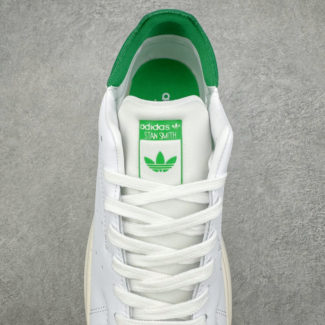 图片[5]-零售💰230 AD Originals Stan Smith PF\”White Green\”史密斯面包版系列低帮轻量松糕经典百搭复古休闲运动厚底板鞋“皮革白绿尾”ID2786 如果一定要说今年最火的鞋型，那么小编愿意将这一票投给「面包鞋」，毕竟无论是奢侈品大牌，还是国潮街头品牌都在纷纷推出专属于自家的「面包鞋型」。近期，Originals 也推出了一双全新「面包鞋」，不知道这次各位能给几分？此次全新鞋型选择 Originals 最经典的 Stan Smith 为蓝本进行创作，保留原始设计的同时，将鞋身所有部分都等比放大，看上去还有些俏皮可爱。鞋身同样以全皮革包裹，质感上绝对无需担心。细节方面也是一一保留，但却将原本鞋舌上的「人像」换为了三叶草 Logo，彰显品牌身份。中底更是进行了加厚加宽处理，相信真正上脚后增高、显瘦属性肯定会大大提升，更为适合小姐姐日常搭配。尺码：35 36 36⅔ 37⅓ 38 38⅔ 39⅓ 40 40⅔ 41⅓ 42 42⅔ 43⅓ 44 44⅔ 45 46 编码：Fby2936030-运动鞋