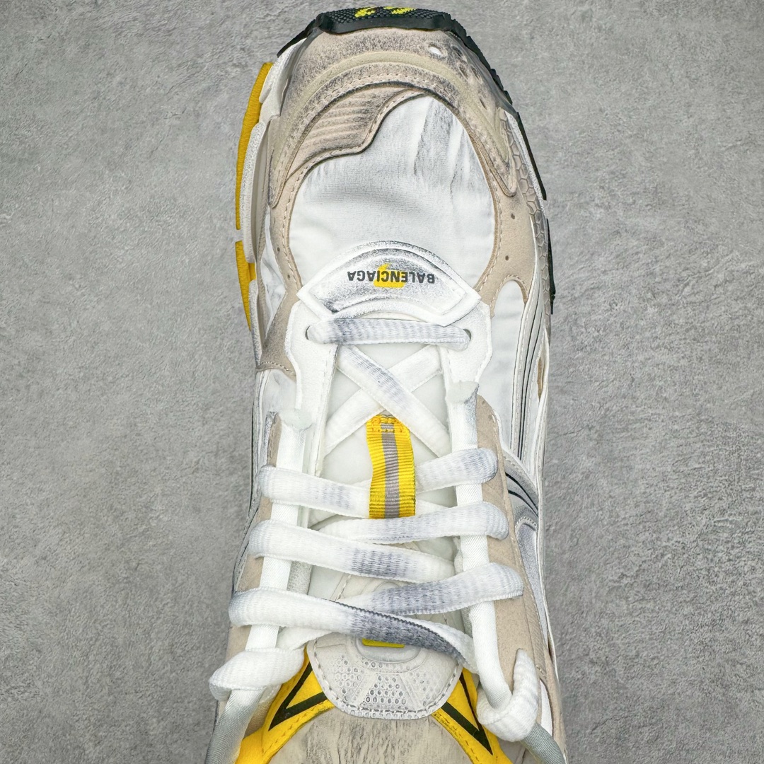 图片[4]-零售💰500 ＃XA BALENCIAGA Runner Sneaker 巴黎世家七代慢跑系列低帮复古野跑潮流运动鞋老爹鞋 尼龙和网布材质 磨损效果 鞋头边缘印有尺码 背面浮印尺码 外侧印有跑者徽标 鞋舌刺绣 Balenciaga 品牌标识 鞋跟背面 Balenciaga品牌标识 材质采用65%聚氨酯、35%聚酯纤维 全新 Runner 鞋型轮廓借鉴于 2000 年初的复古线条 搭载大网眼面料制成鞋面基础，由粉色、白色尼龍与橡胶质地覆盖鞋面诠释线条感 当中透过几道手缝线与折损痕更是精准的掌握历经时间淬炼的破旧痕迹 延续其手法至鞋领、鞋跟、鞋带、中底等部分均饰有破损及脏污之貌 尤其是鞋领处与鞋带孔眼条更是采用不规则做旧技术将内容物泡棉随机露出 尺码：35 36 37 38 39 40 41 42 43 44 45 46 编码：by5936000-运动鞋